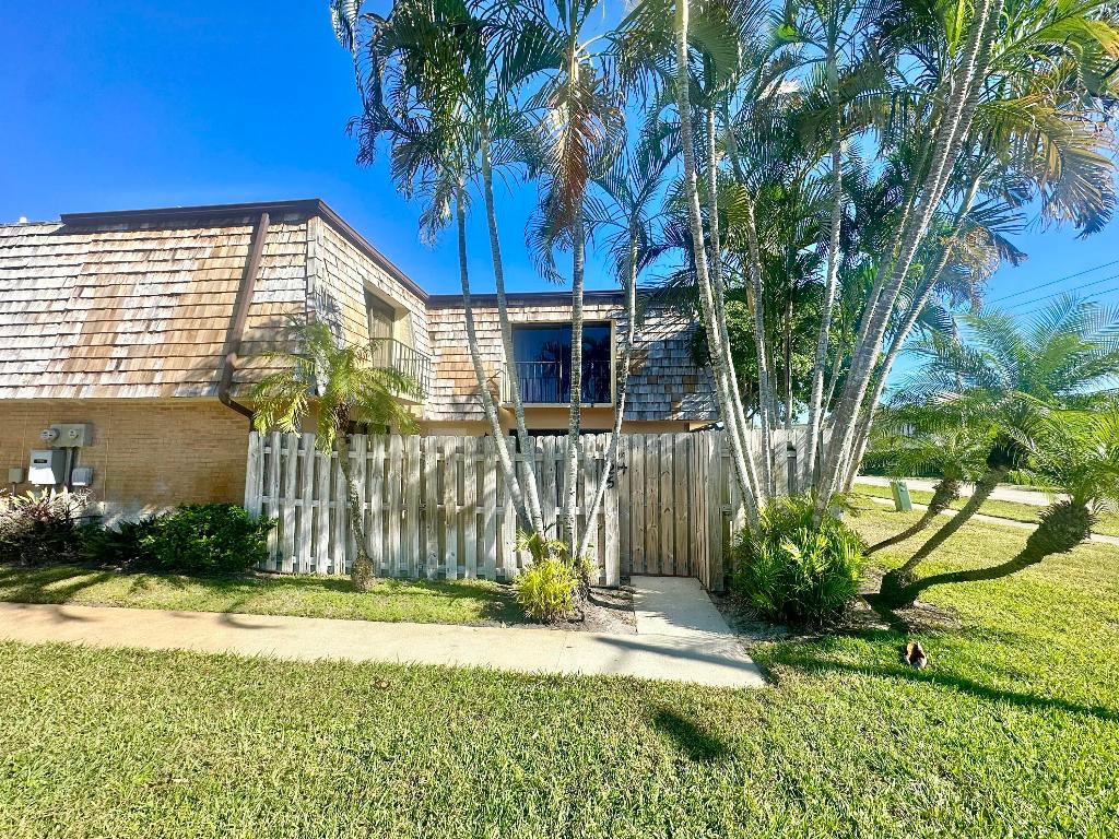 LAKEWOOD OF PALM SPRINGS - Residential Lease