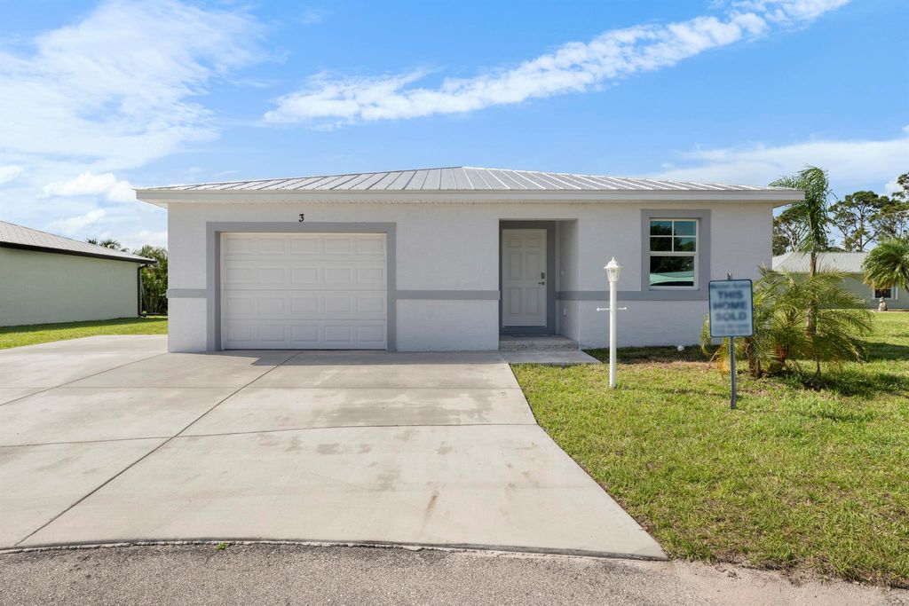 Photo of 11 Villa Del Norte, Fort Pierce, FL 34951 (MLS # R11138636)