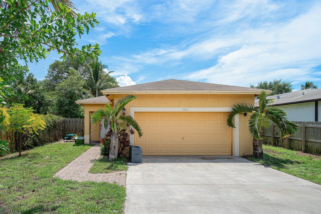 Photo of 2406 SUNDY Avenue, Delray Beach, FL 33444 (MLS # B26062838)
