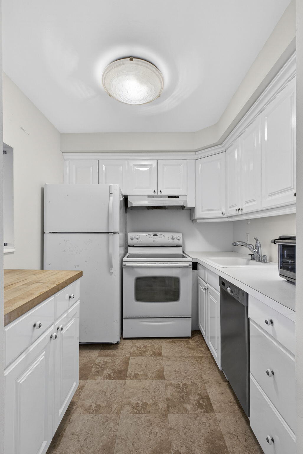 CENTURY VILLAGE HASTINGS CONDOS - Residential