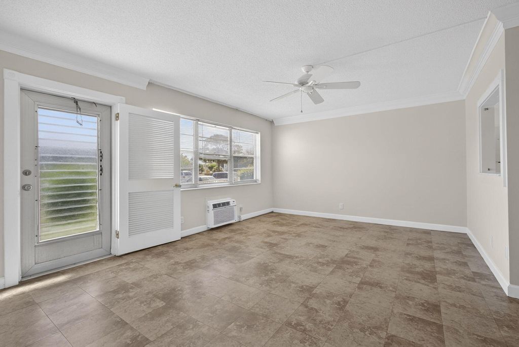 Photo of 19 Hastings B, West Palm Beach, FL 33417 (MLS # R11164231)