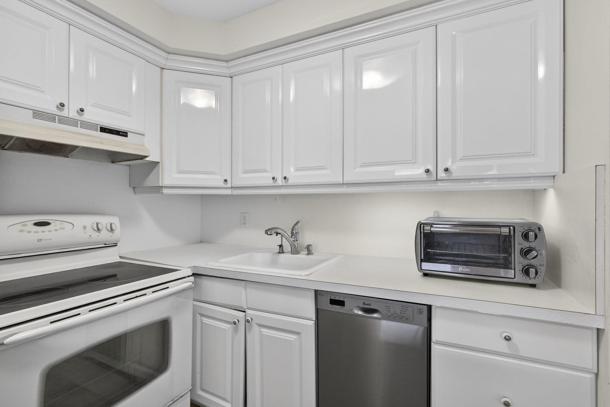 CENTURY VILLAGE HASTINGS CONDOS - Residential