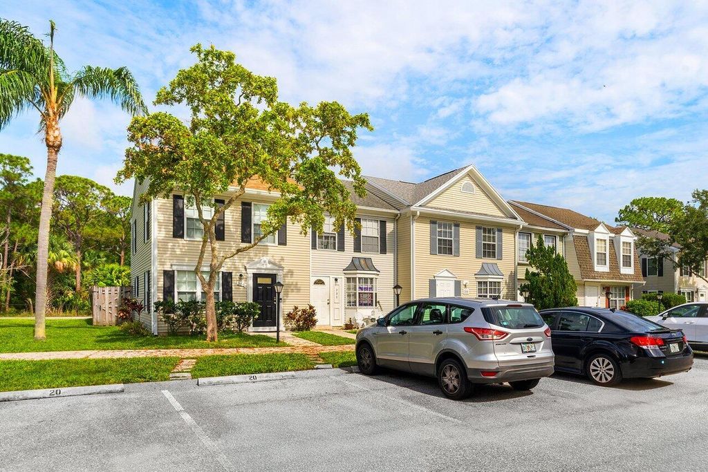 Photo of 304 Georgian Park Drive, Jupiter, FL 33458 (MLS # B26036409)