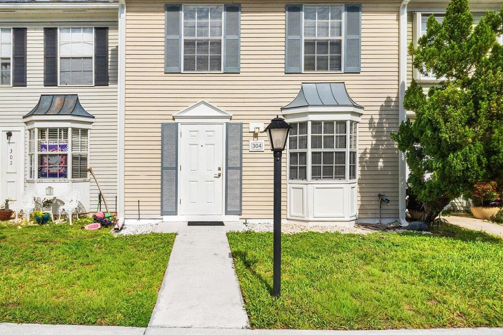 Photo of 304 Georgian Park Drive, Jupiter, FL 33458 (MLS # B26036409)
