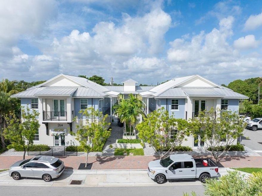 Commercial Suite for Lease. Currently present in the plaza are a barber shop, a medical spa, beauty suites, and an insurance company. Grants are available for the build out through the Delray Beach, CRA. Easy to show.