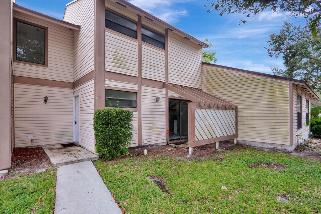 Photo of 120 Sherwood Circle #9b, Jupiter, FL 33458 (MLS # R10916492)