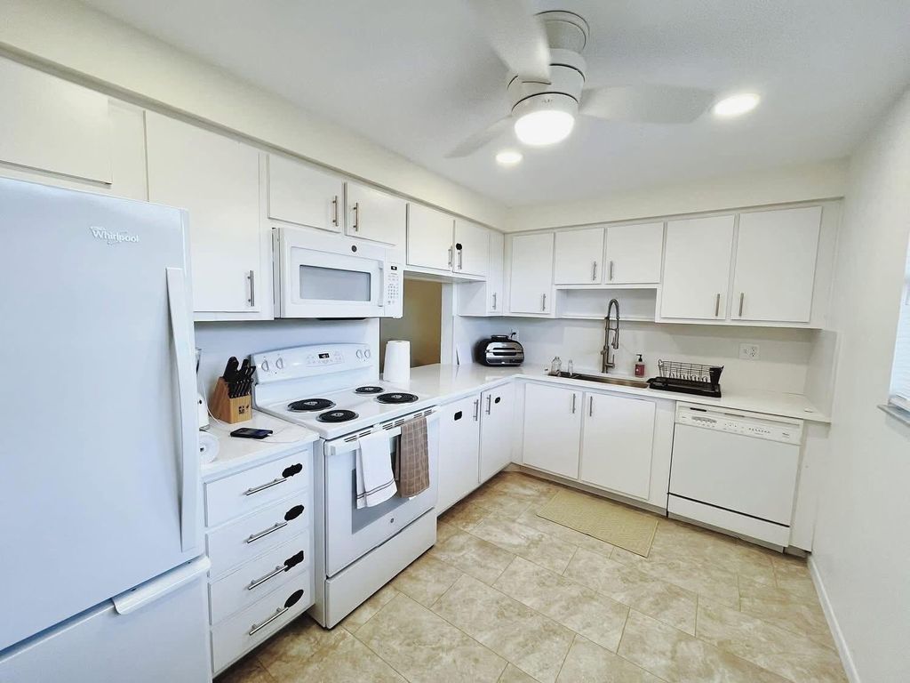 Photo of 7080 Nova Drive #307b, Davie, FL 33317 (MLS # B26045535)