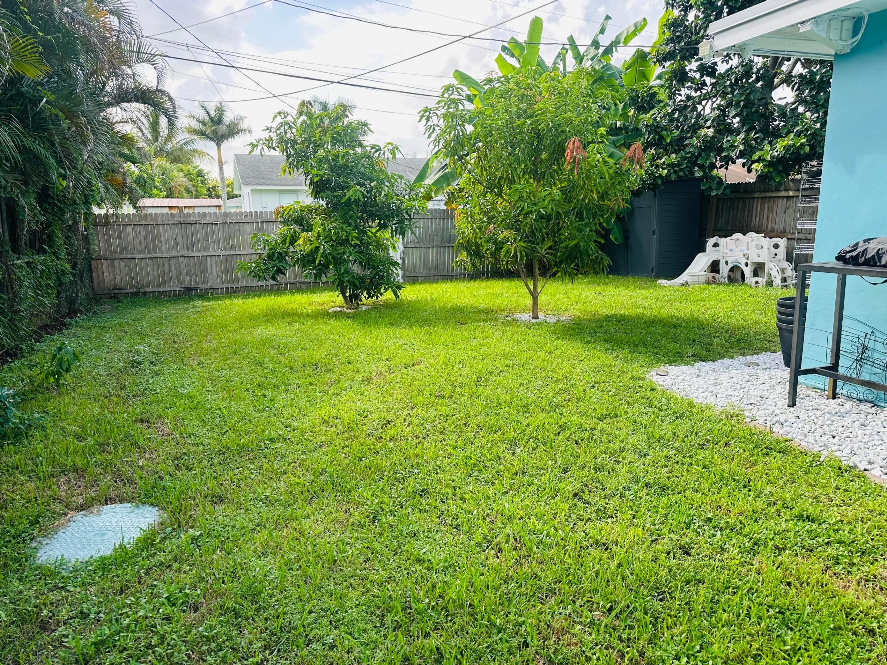 1657 MAGNOLIA Lane