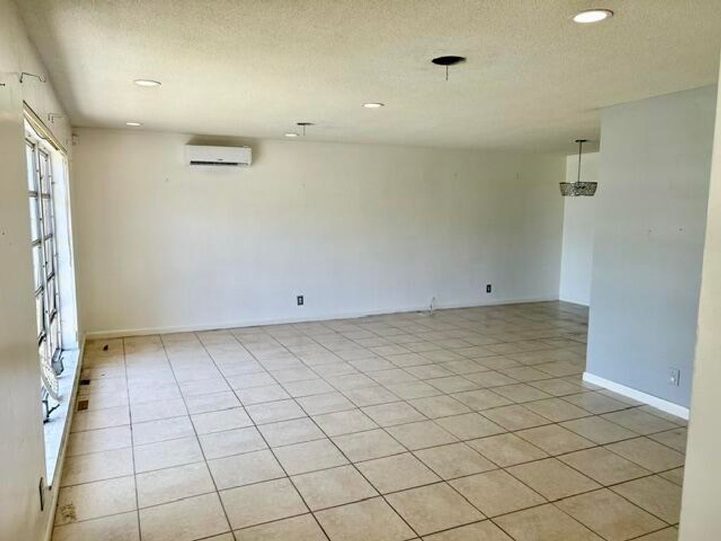 Photo of 5371 NE 17TH Terrace, Fort Lauderdale, FL 33334 (MLS # B26052957)