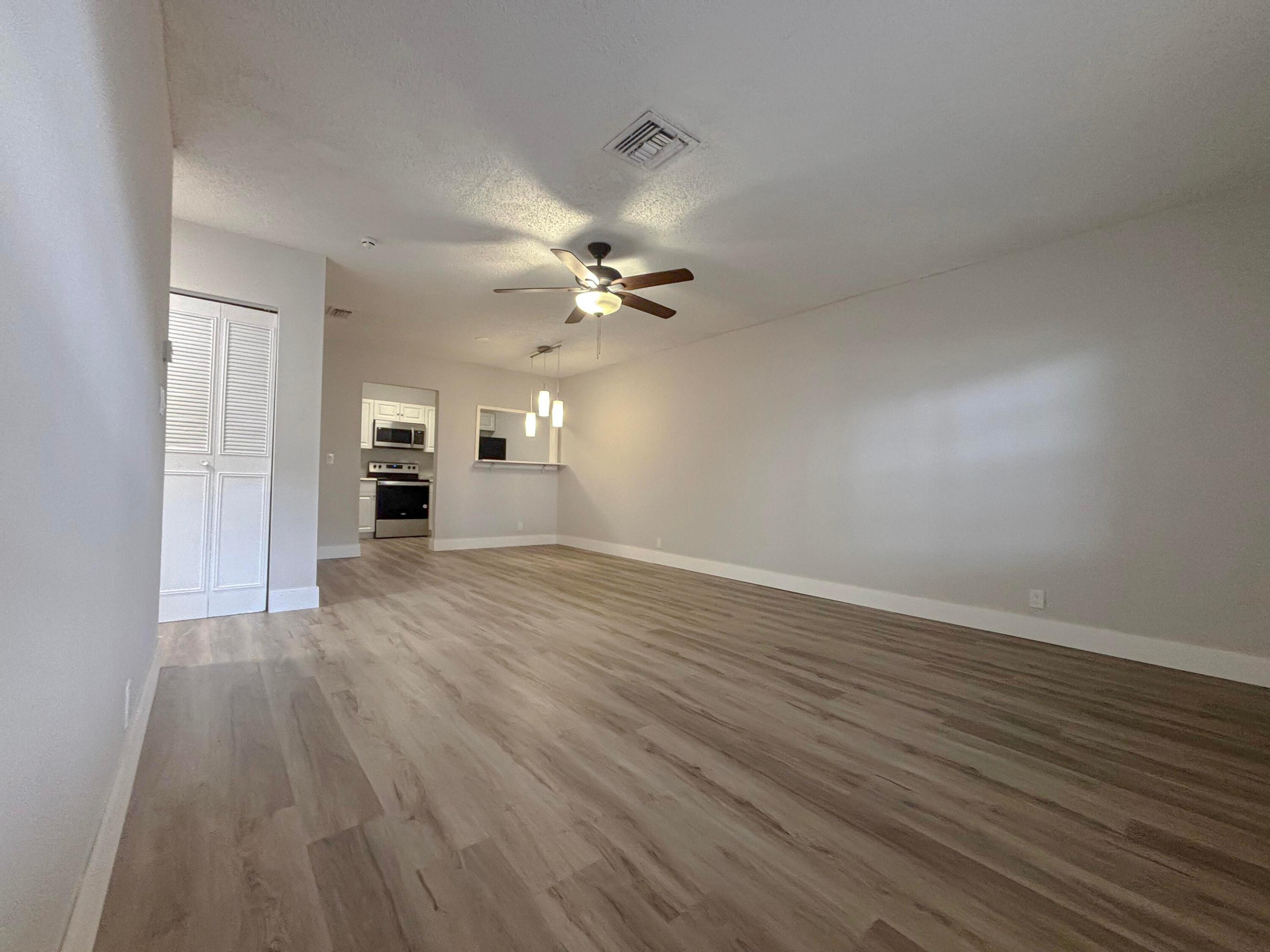 CASTLEWOOD - Residential Lease