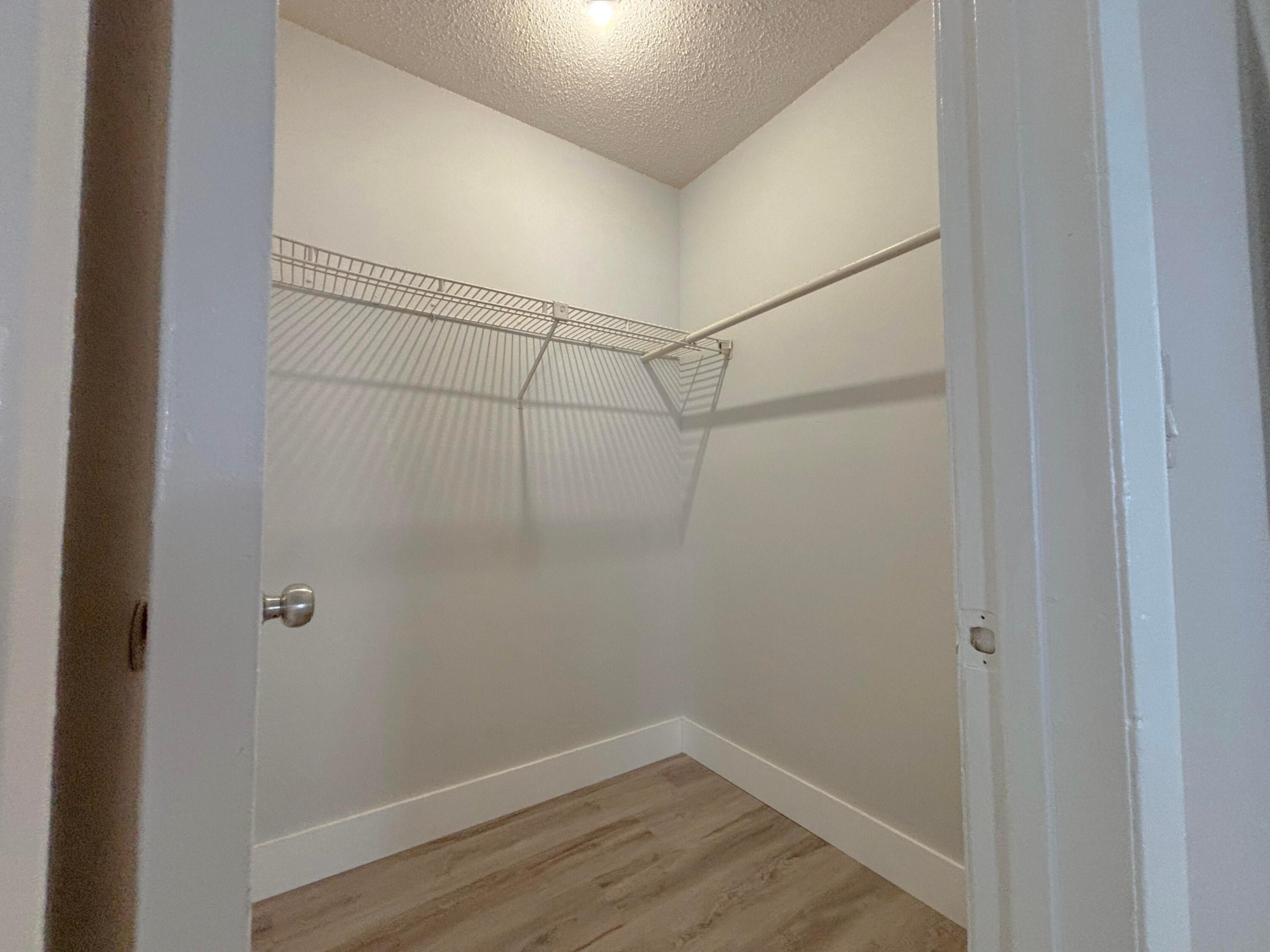 CASTLEWOOD - Residential Lease
