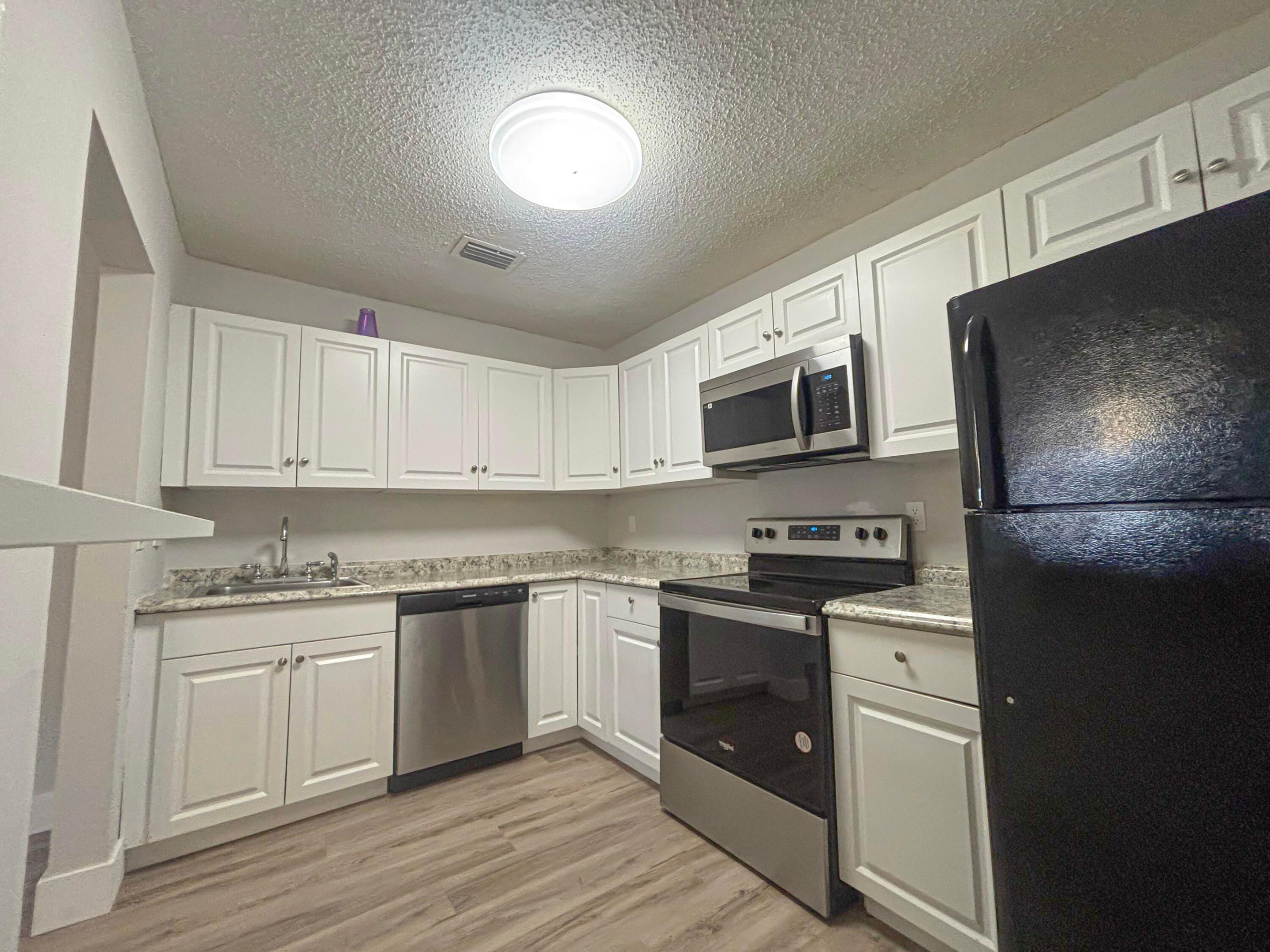 CASTLEWOOD - Residential Lease