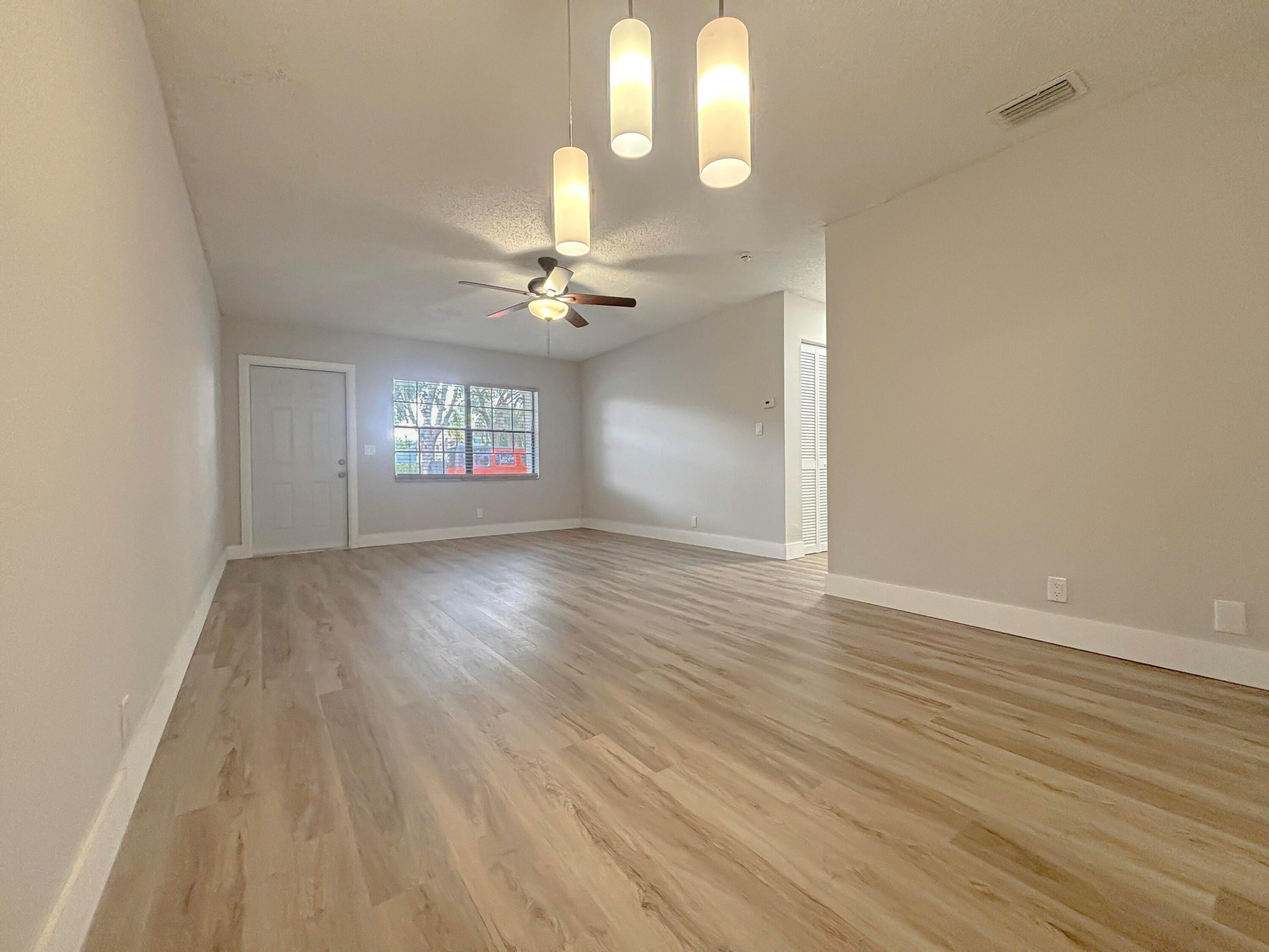 CASTLEWOOD - Residential Lease