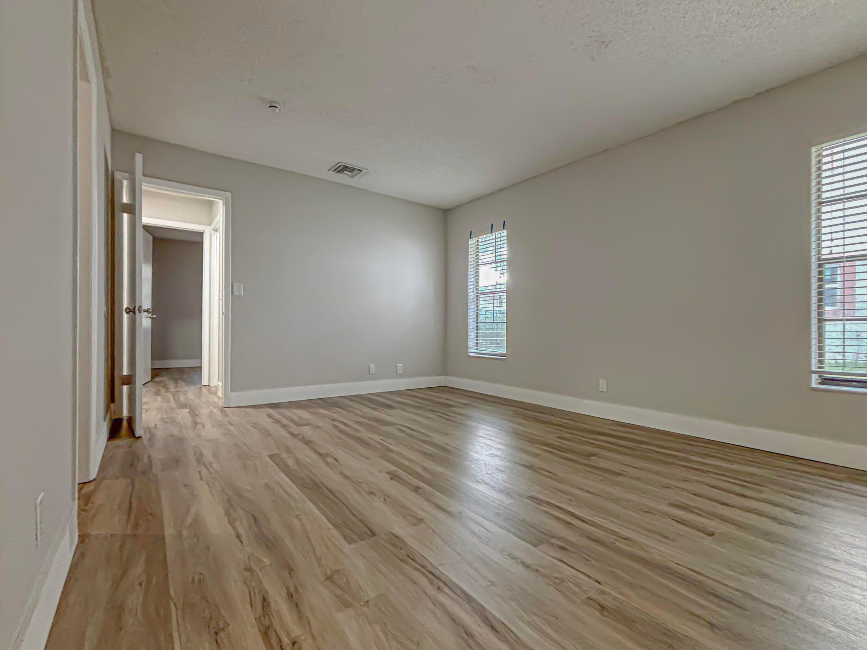 CASTLEWOOD - Residential Lease