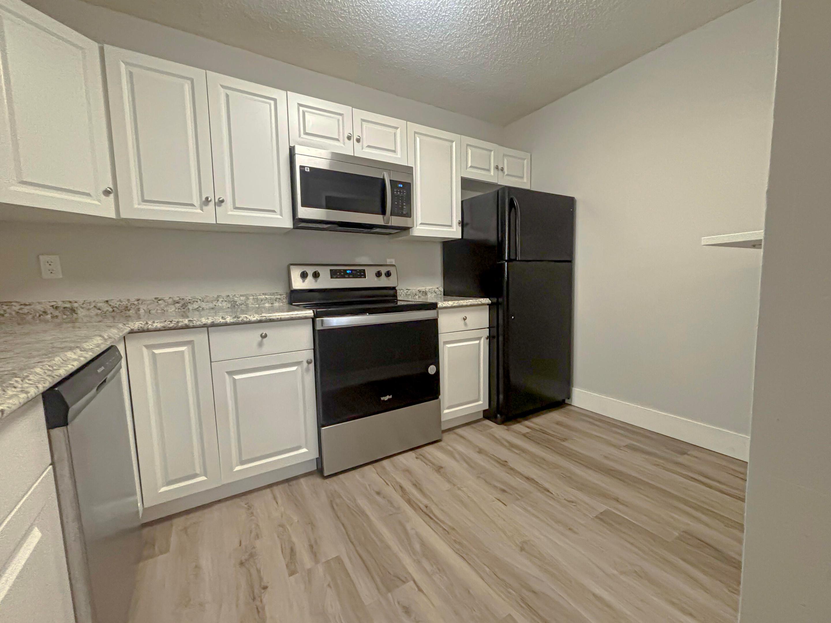CASTLEWOOD - Residential Lease