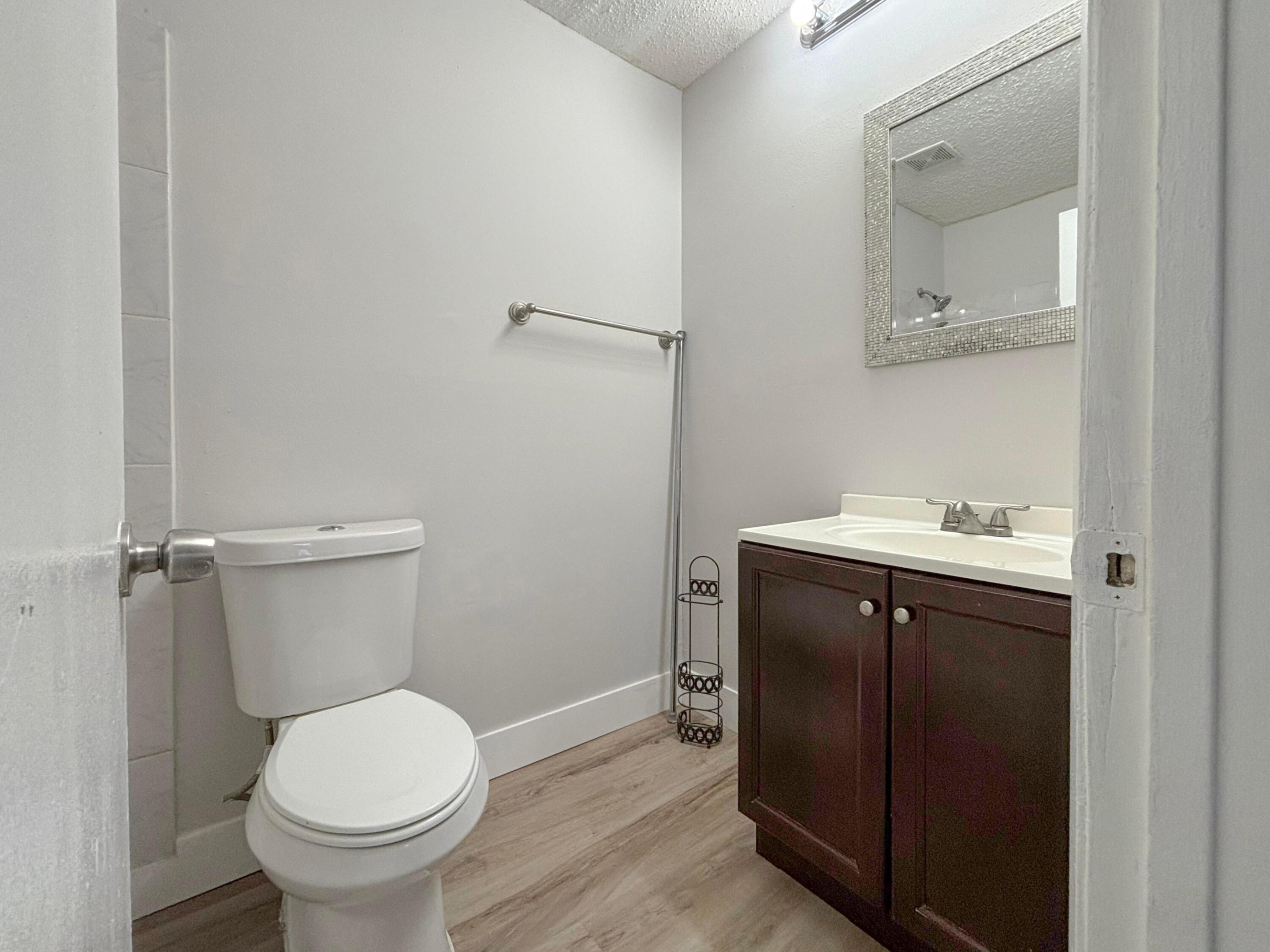 CASTLEWOOD - Residential Lease