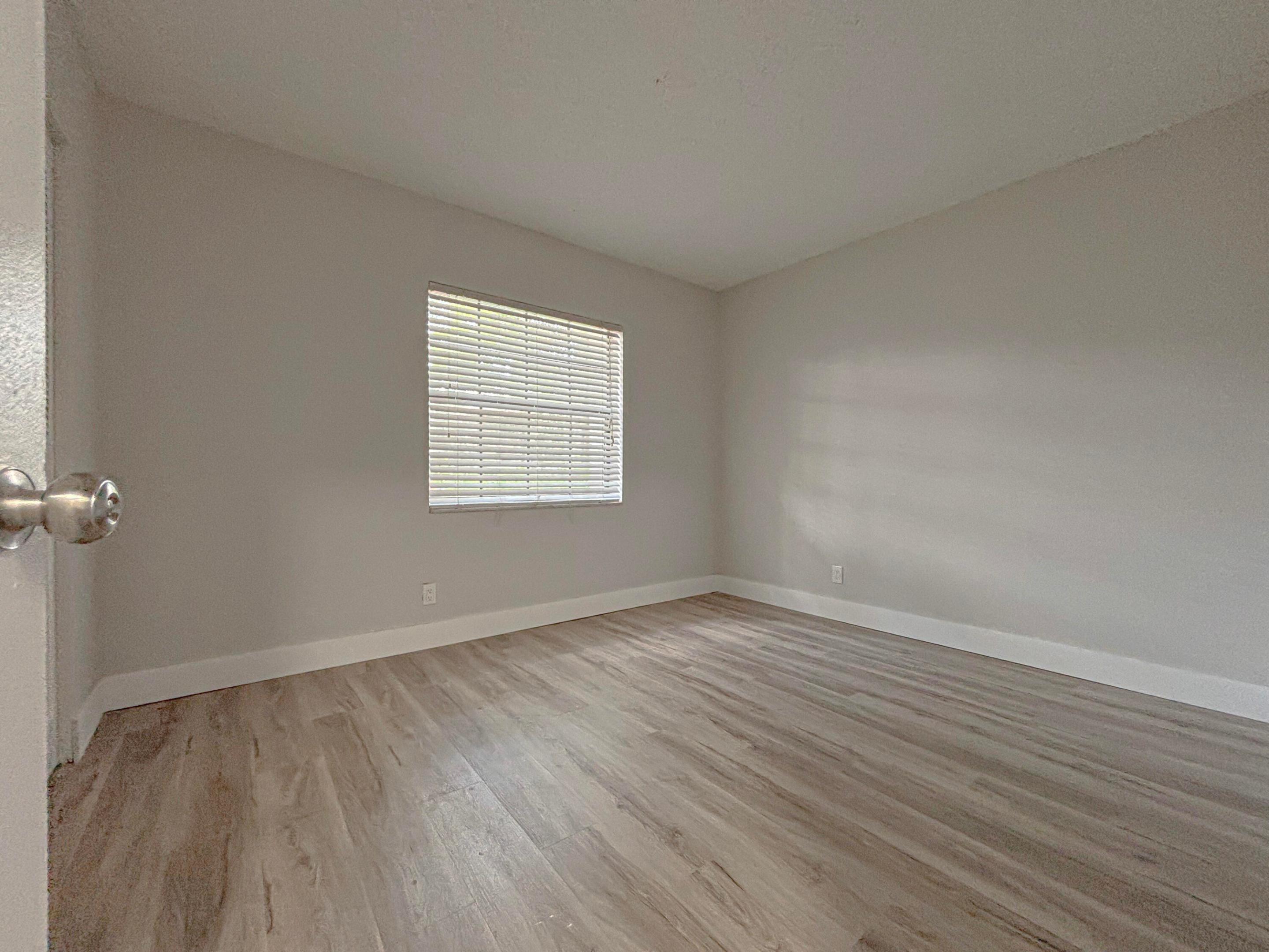 CASTLEWOOD - Residential Lease