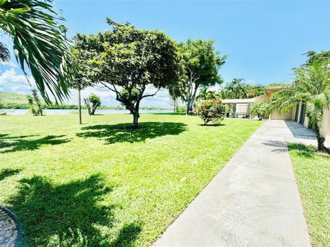 Tiny photo for 4570 NW 18th Avenue #609, Deerfield Beach, FL 33064 (MLS # R11143063)