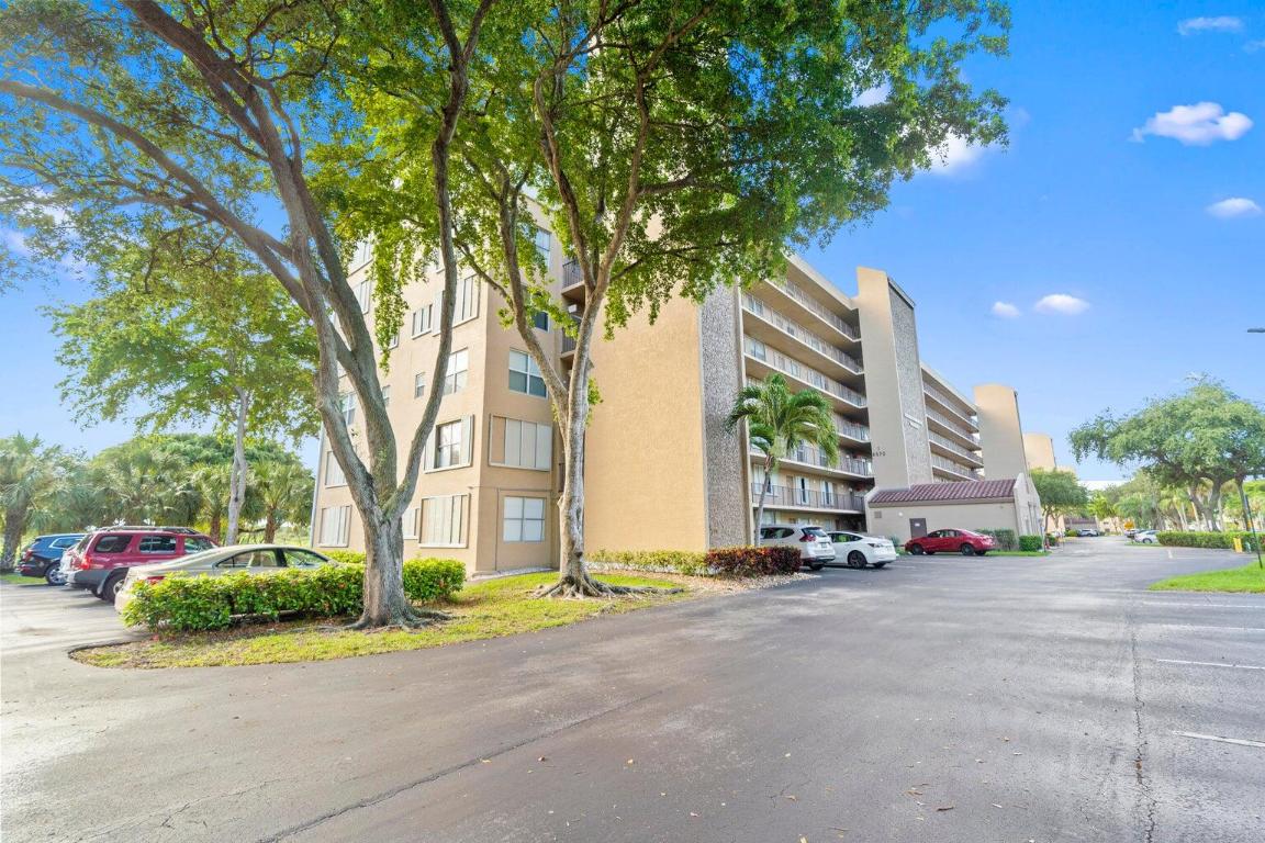 WATERS EDGE TOWERS CONDO - Residential