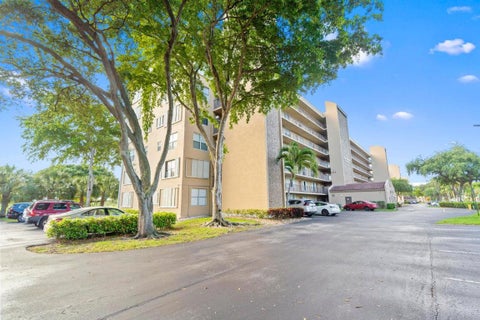 Tiny photo for 4570 NW 18th Avenue #609, Deerfield Beach, FL 33064 (MLS # R11143063)