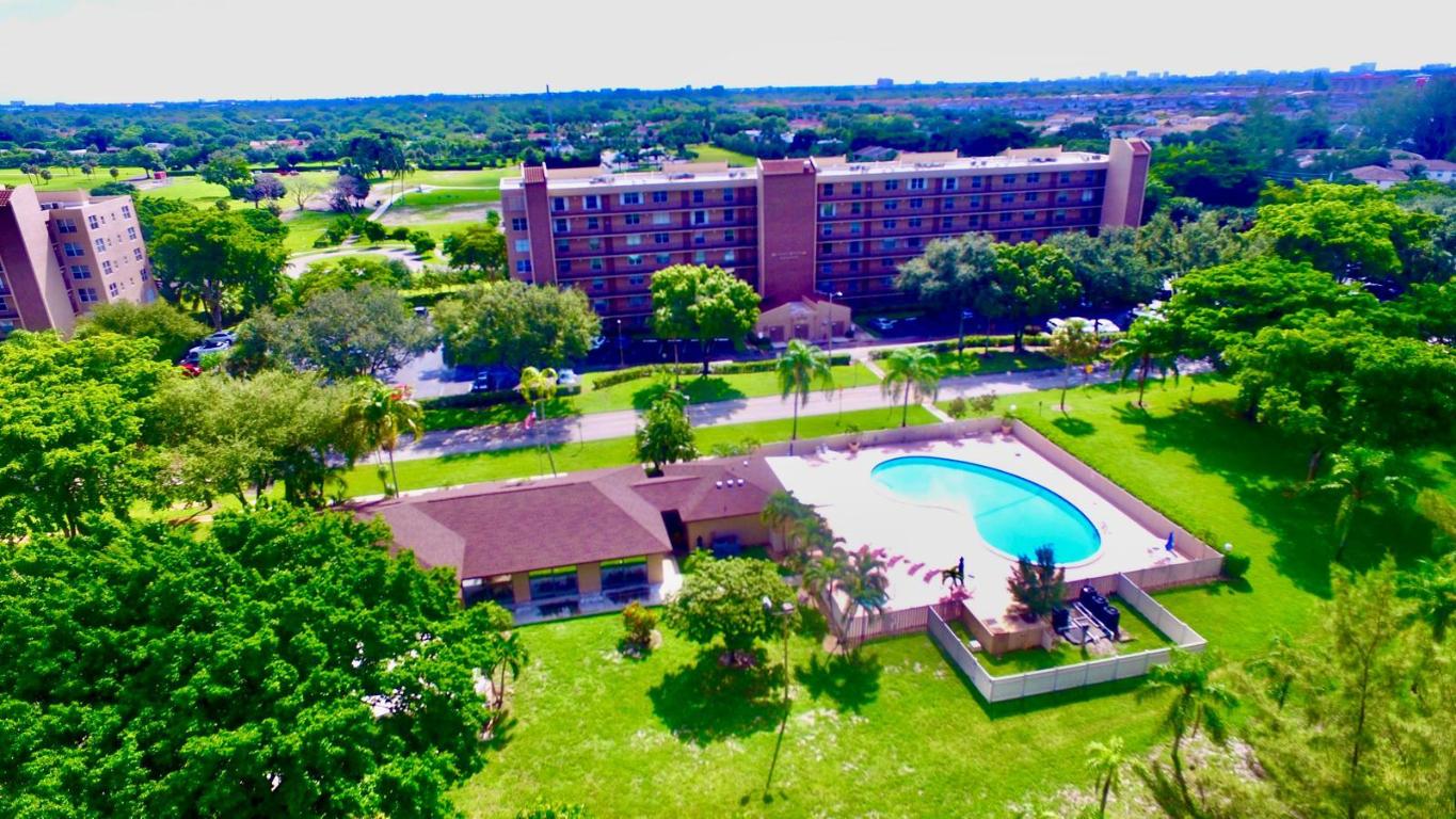 WATERS EDGE TOWERS CONDO - Residential