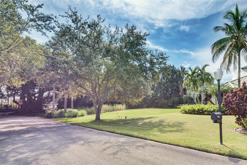 SPECTACULAR LOT AVAILABLE FOR YOUR DREAM HOME BUILD! Lot Size: 0.585 acres / 25,482 sf Centuries Old Banyan Trees will welcome you home upon arrival into this majestic tree lined neighborhood ~ located across from magnificent waterfront property this large lot is already cleared and ready to build your dream home. Stuart is the quintessential waterfront community and offers everything from beach activities to fine dining and shopping and so much more. LOW RISK FLOOD ZONE AE -