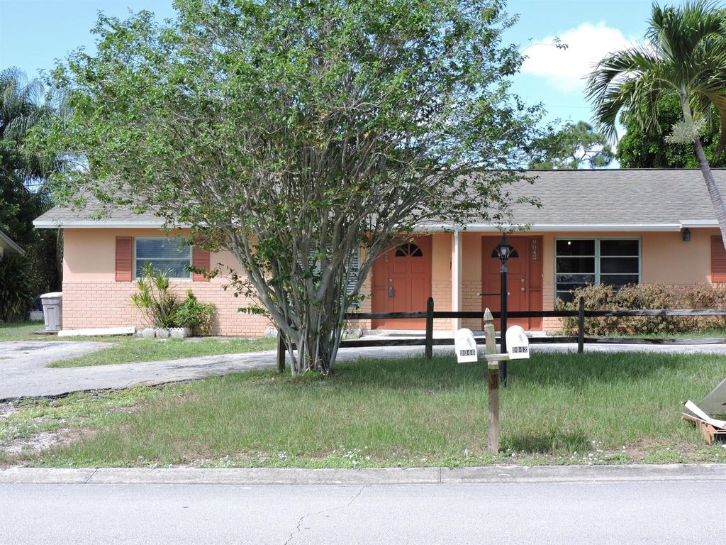 Photo of 9046 SE Parkway Drive, Hobe Sound, FL 33455 (MLS # R11102940)