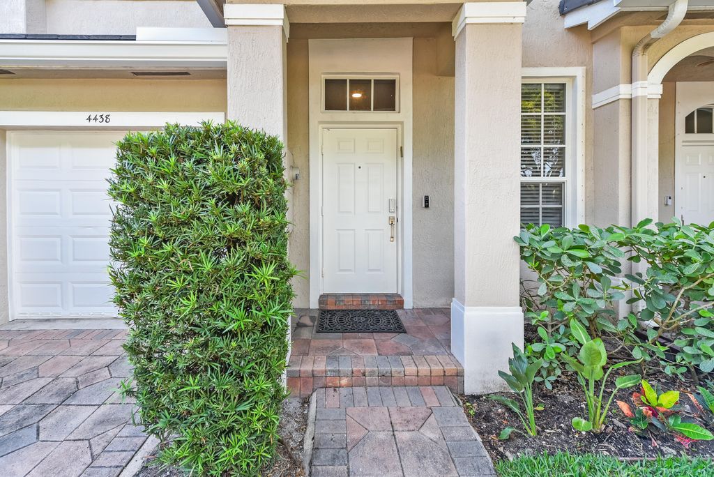 Photo of 4438 Regal Court, Delray Beach, FL 33445 (MLS # R11057713)
