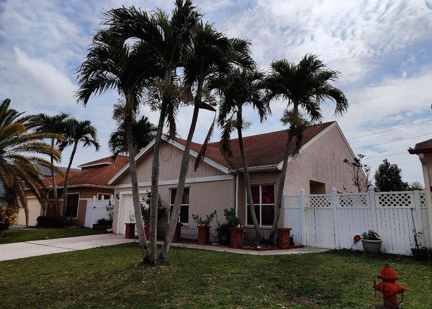 Welcome to this delightful 4-bedroom, 2-bathroom home boasting urban charm and modern comforts! As you enter, lush greenery in brick planters and cast iron fencing greet you. Enjoy the private patio with brick pavers. Updates include a renovated kitchen and bathrooms, new Samsung washer/dryer, 2016 A/C, and hurricane panels. Fish in the canal in your backyard with no rear neighbors. The garage is converted to a fourth bedroom. Conveniently located near the pool and tennis courts, with HOA covering essential services. Don't miss out on this inviting oasis!

NB: Owner in transition—apologies for any minor disruptions. New appliances to be installed before closing. Fourth bedroom temporarily unavailable due to personal items.