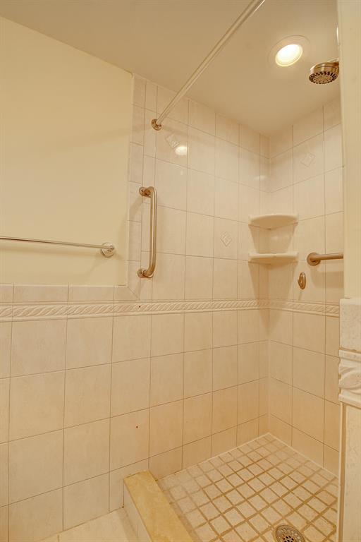 KINGS POINT BURGUNDY COND - Residential Lease