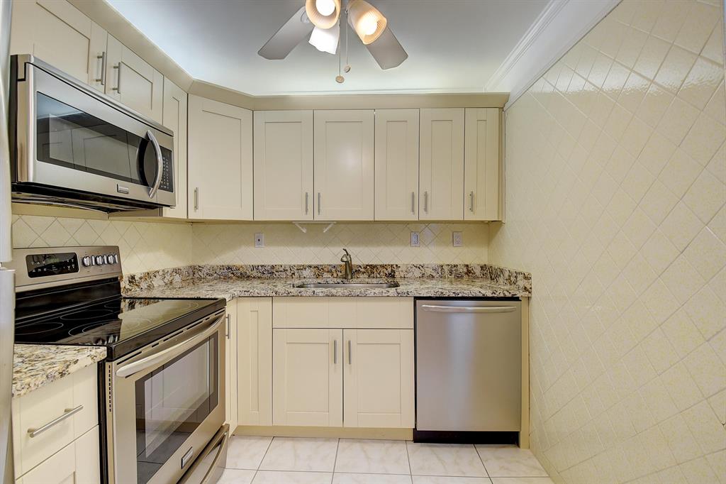 KINGS POINT BURGUNDY COND - Residential Lease