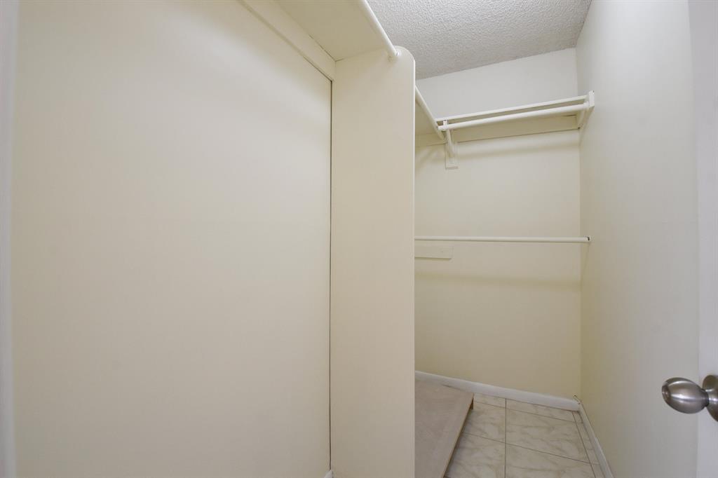 KINGS POINT BURGUNDY COND - Residential Lease