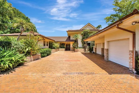 8541 Estate Drive, West Palm Beach, FL MLS: R11083444
