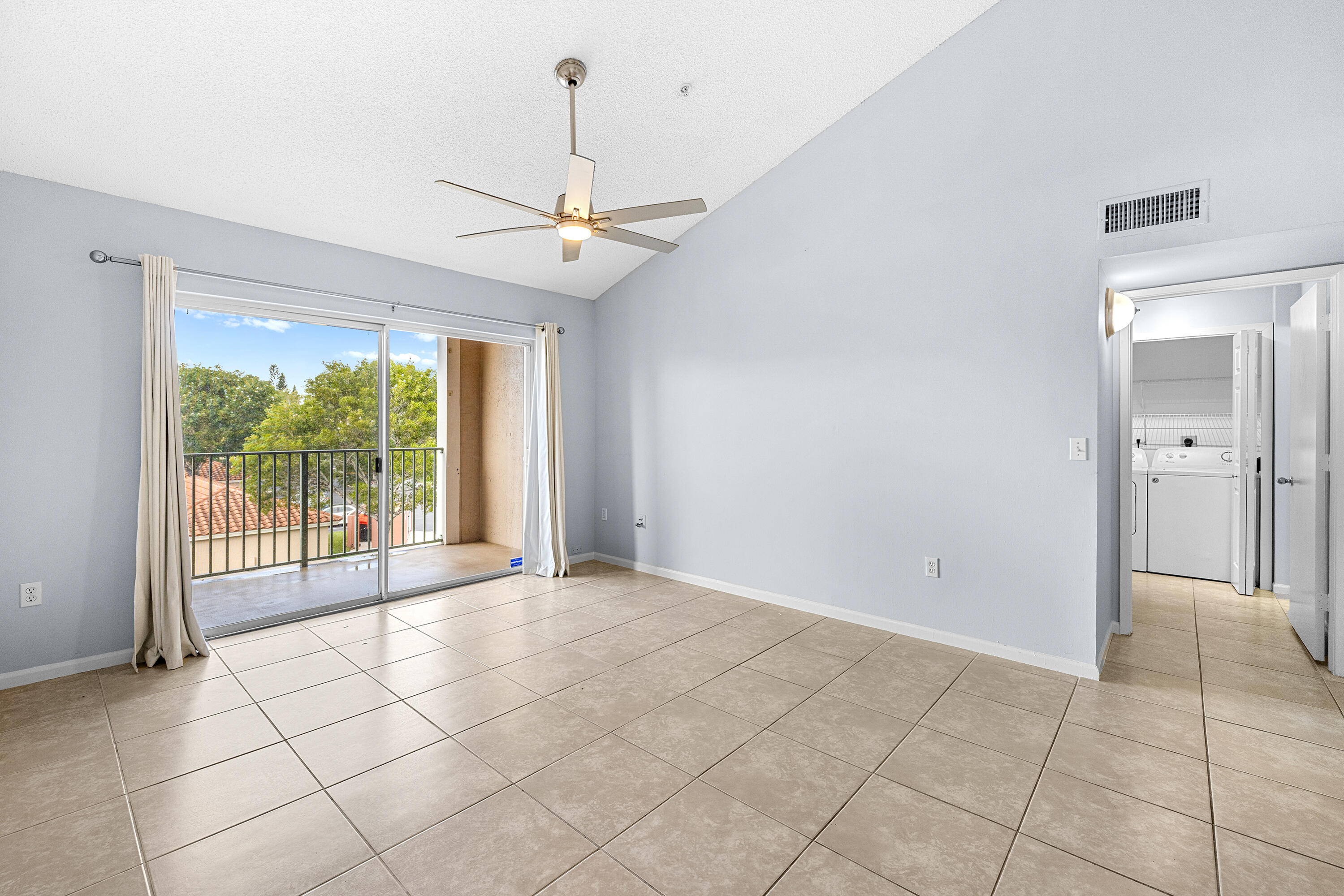 ST ANDREWS AT BOYNTON BEACH CONDO - Residential Lease