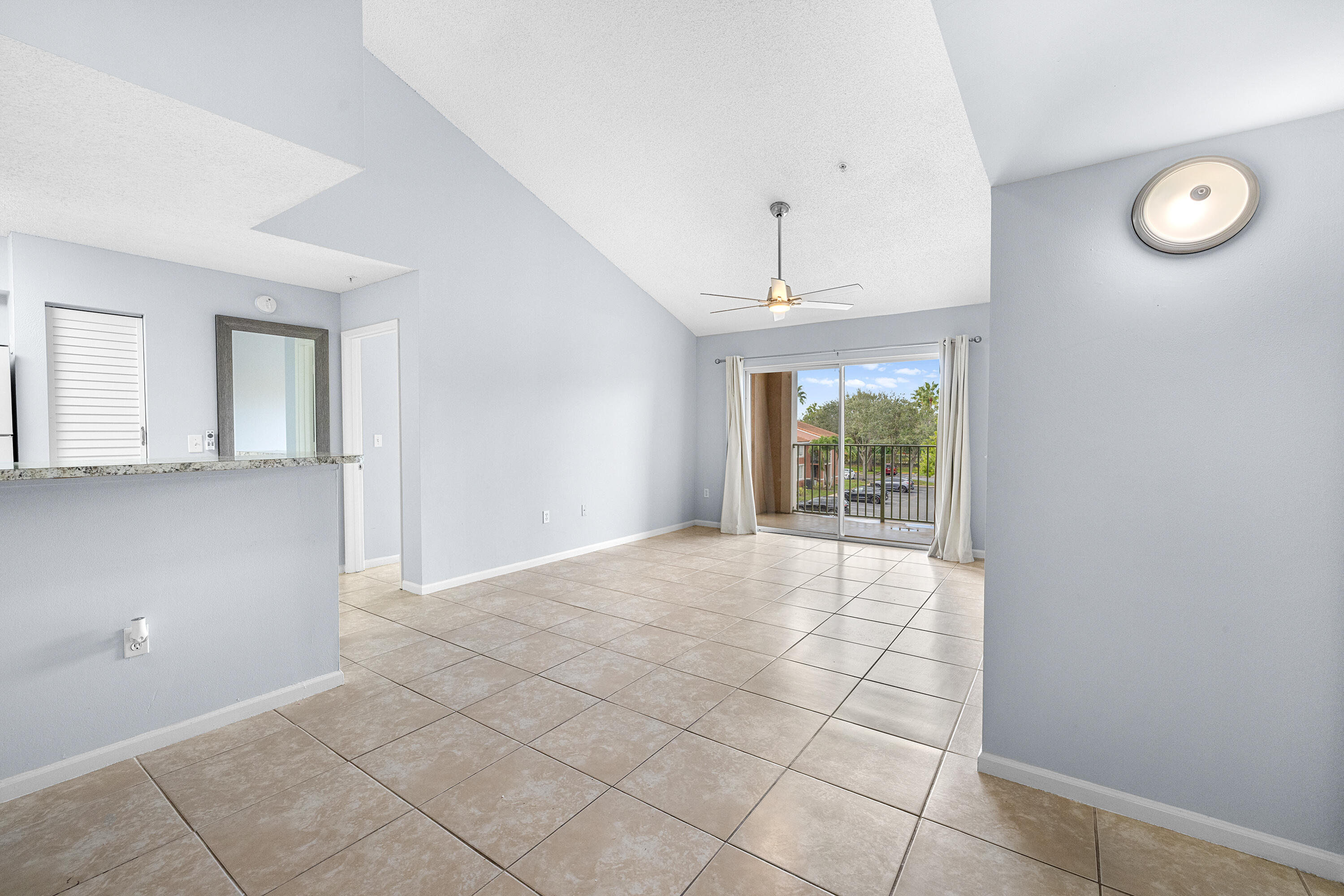 ST ANDREWS AT BOYNTON BEACH CONDO - Residential Lease
