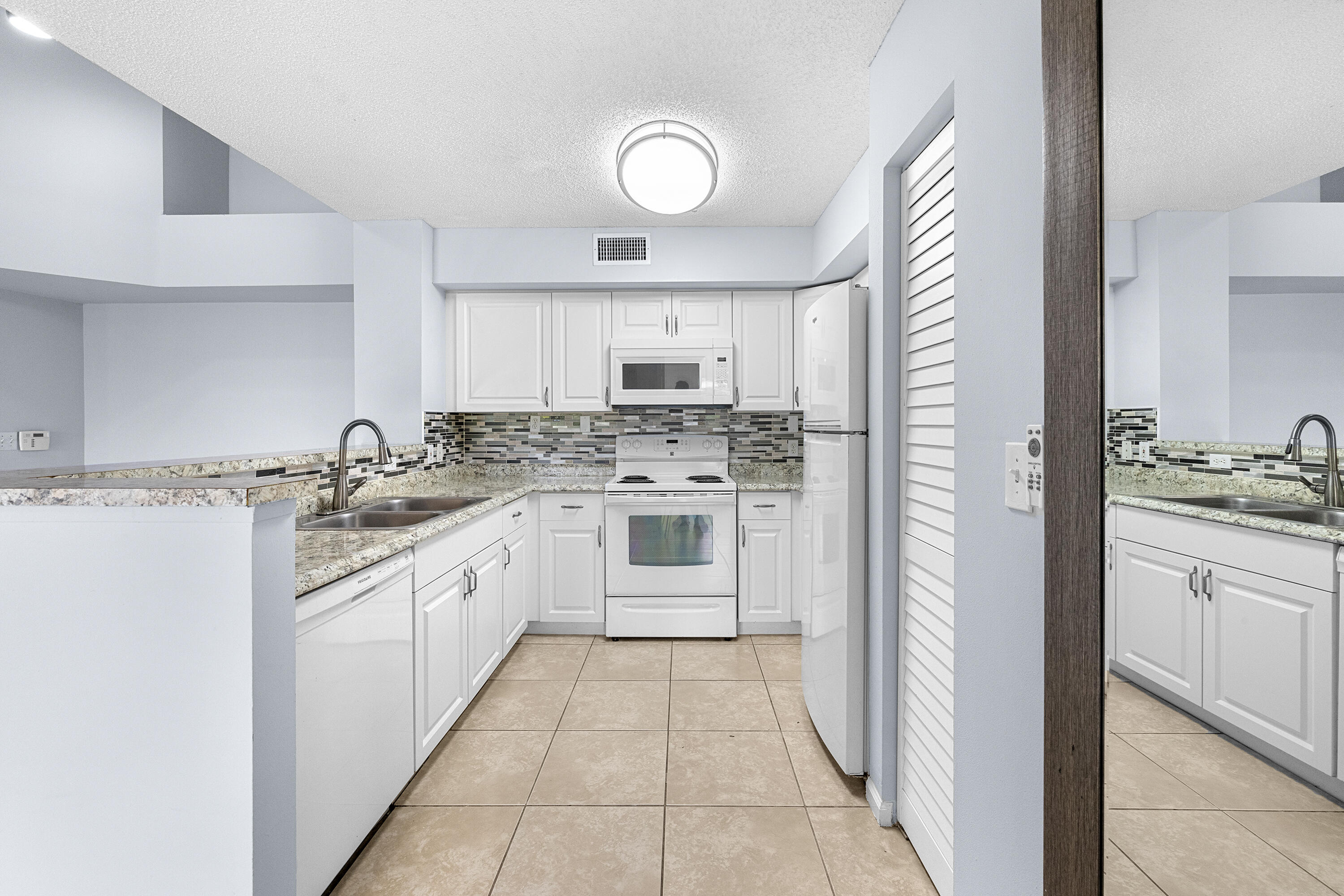 ST ANDREWS AT BOYNTON BEACH CONDO - Residential Lease