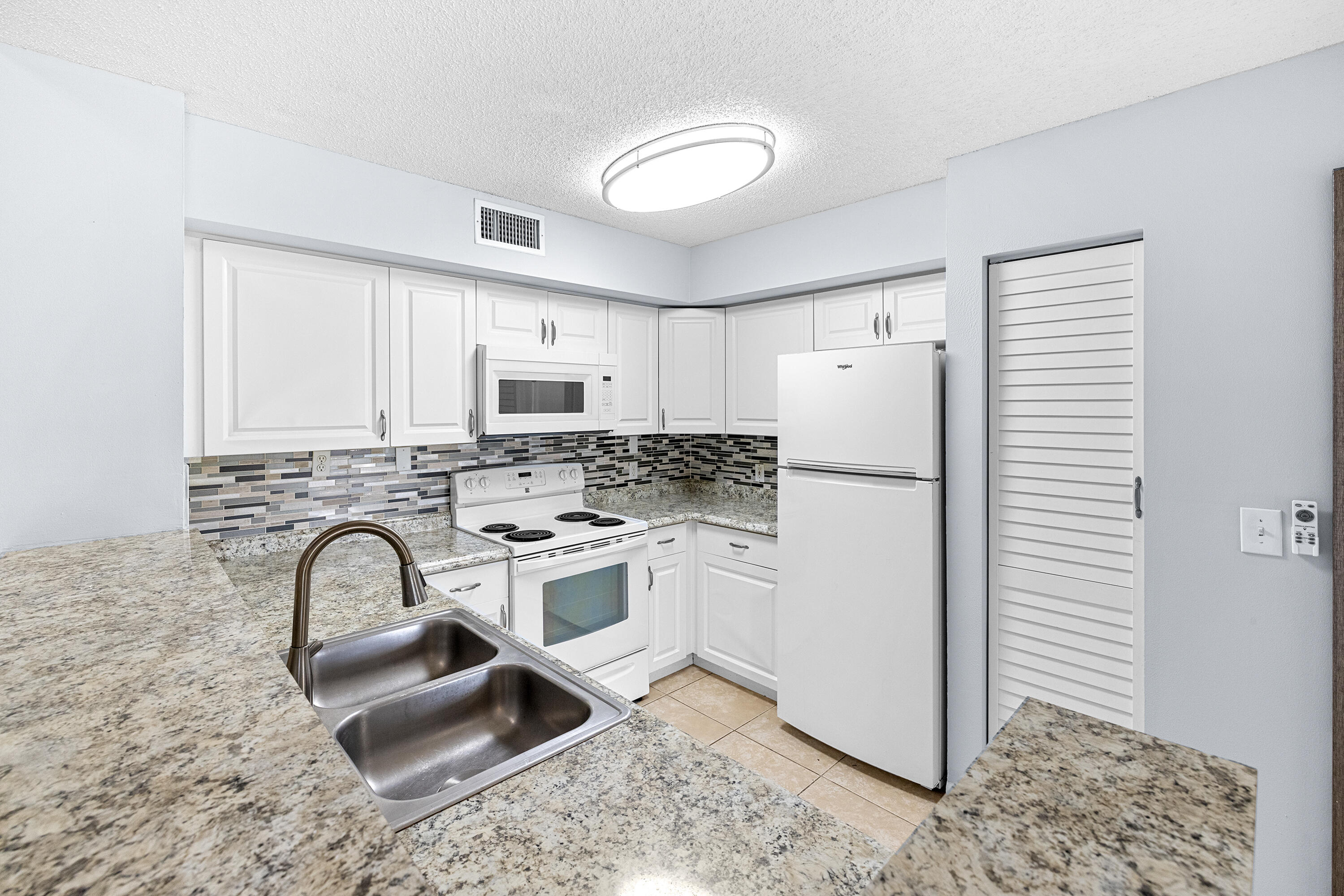 ST ANDREWS AT BOYNTON BEACH CONDO - Residential Lease