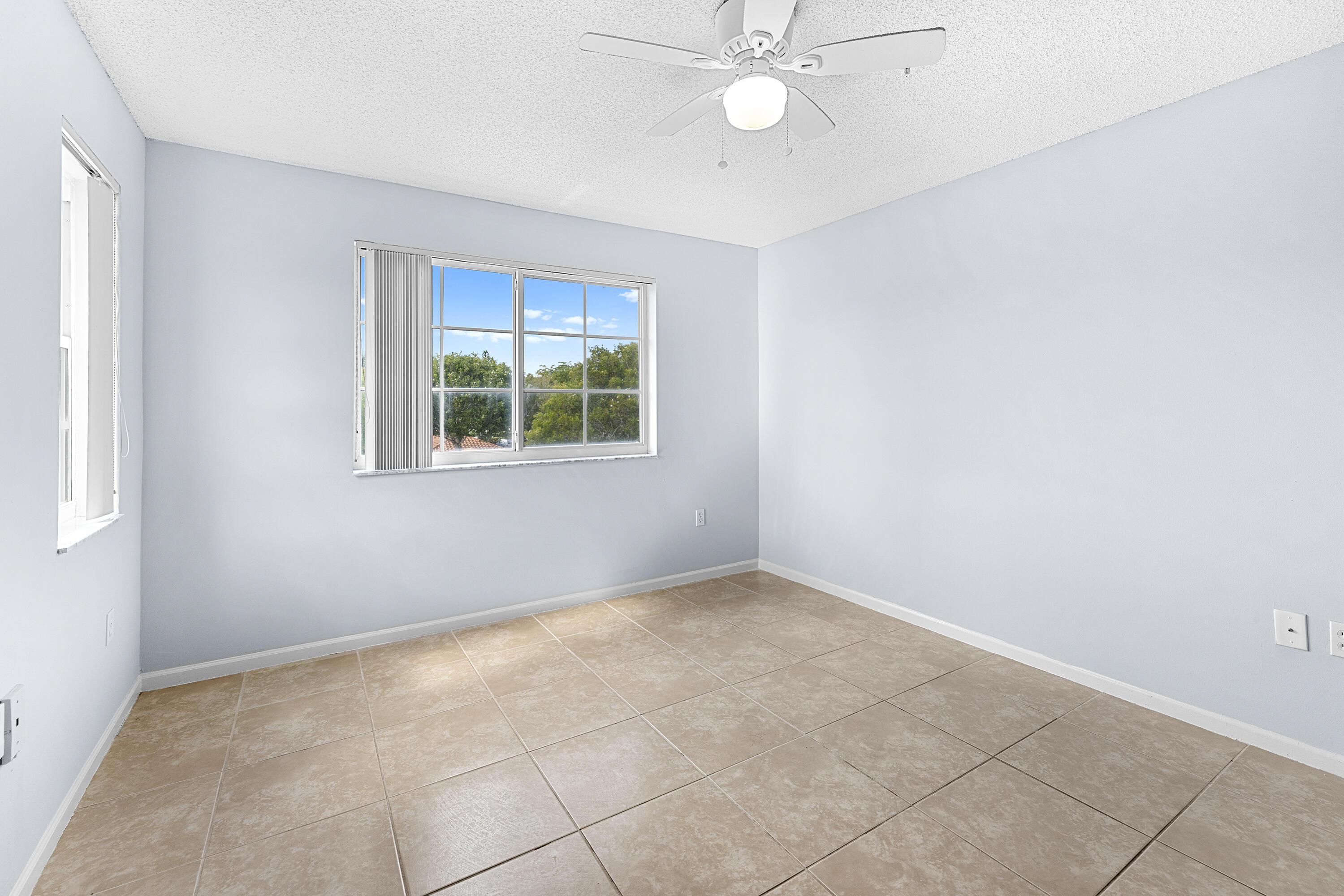 ST ANDREWS AT BOYNTON BEACH CONDO - Residential Lease