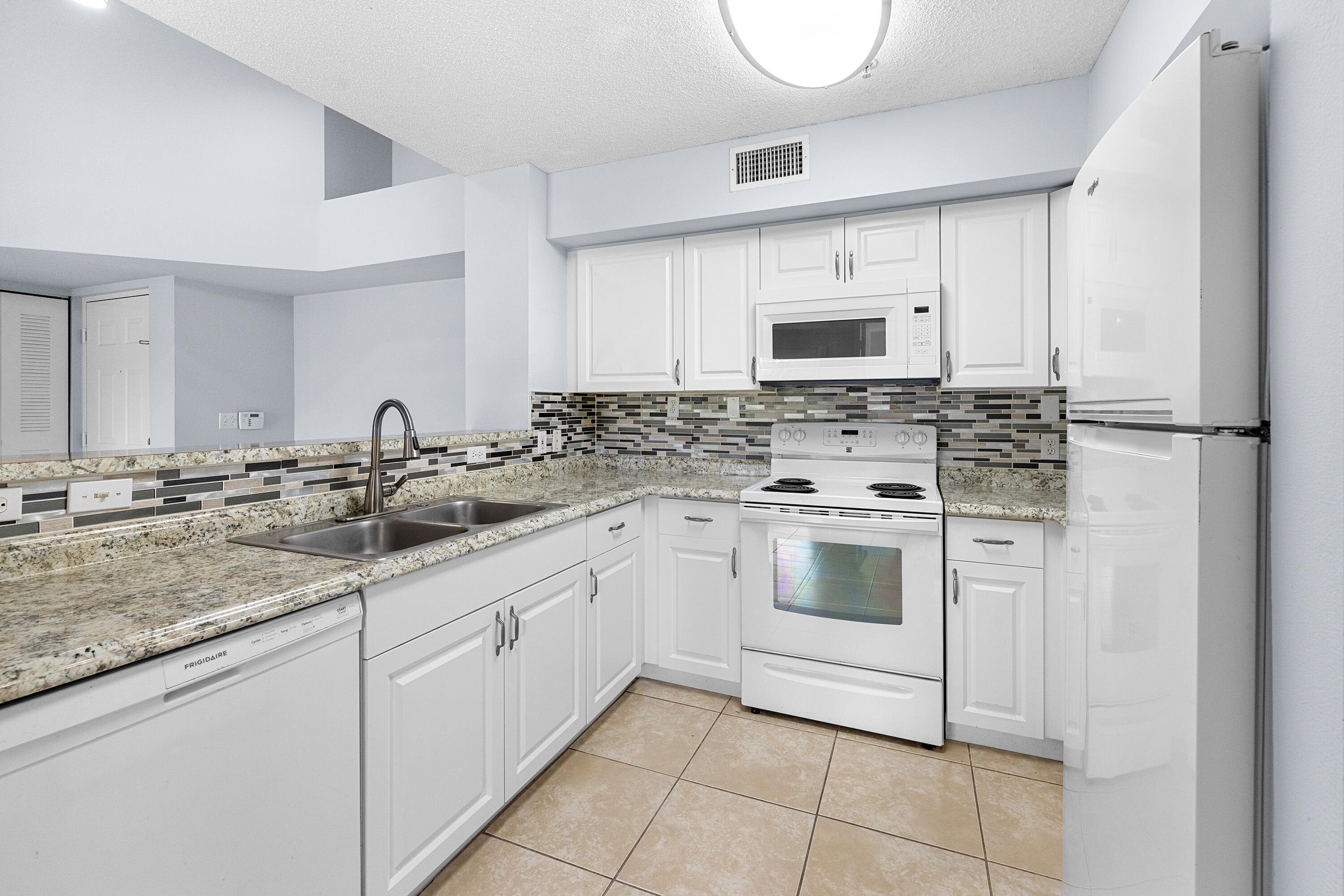 ST ANDREWS AT BOYNTON BEACH CONDO - Residential Lease