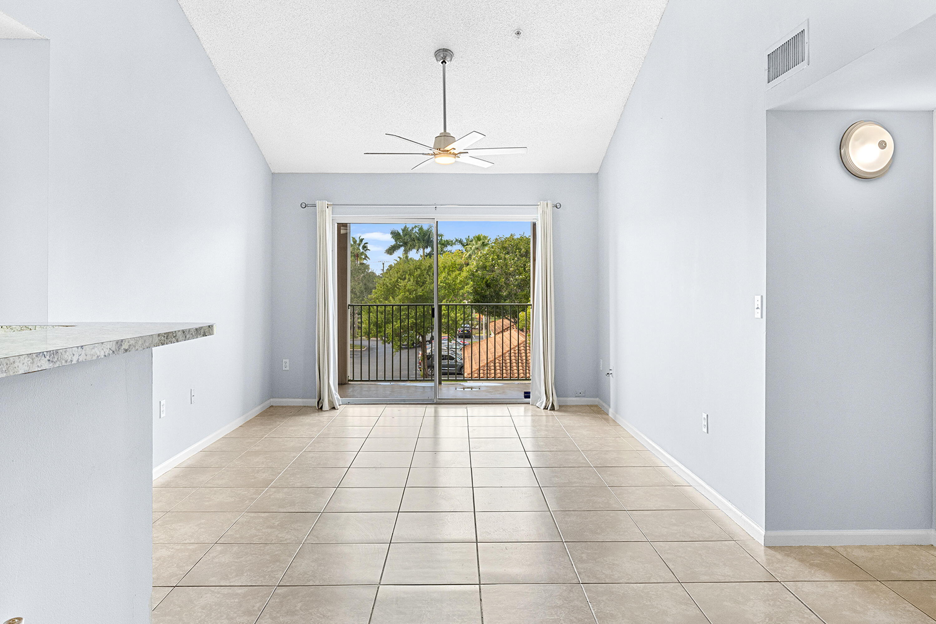 ST ANDREWS AT BOYNTON BEACH CONDO - Residential Lease