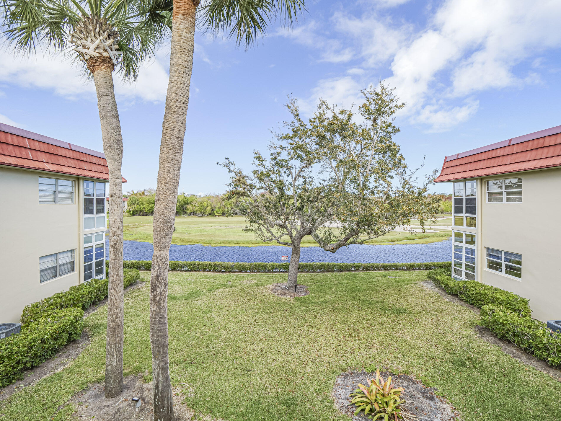 VISTA ROYALE PHASE IV BLDGS 83-111 - Residential Lease