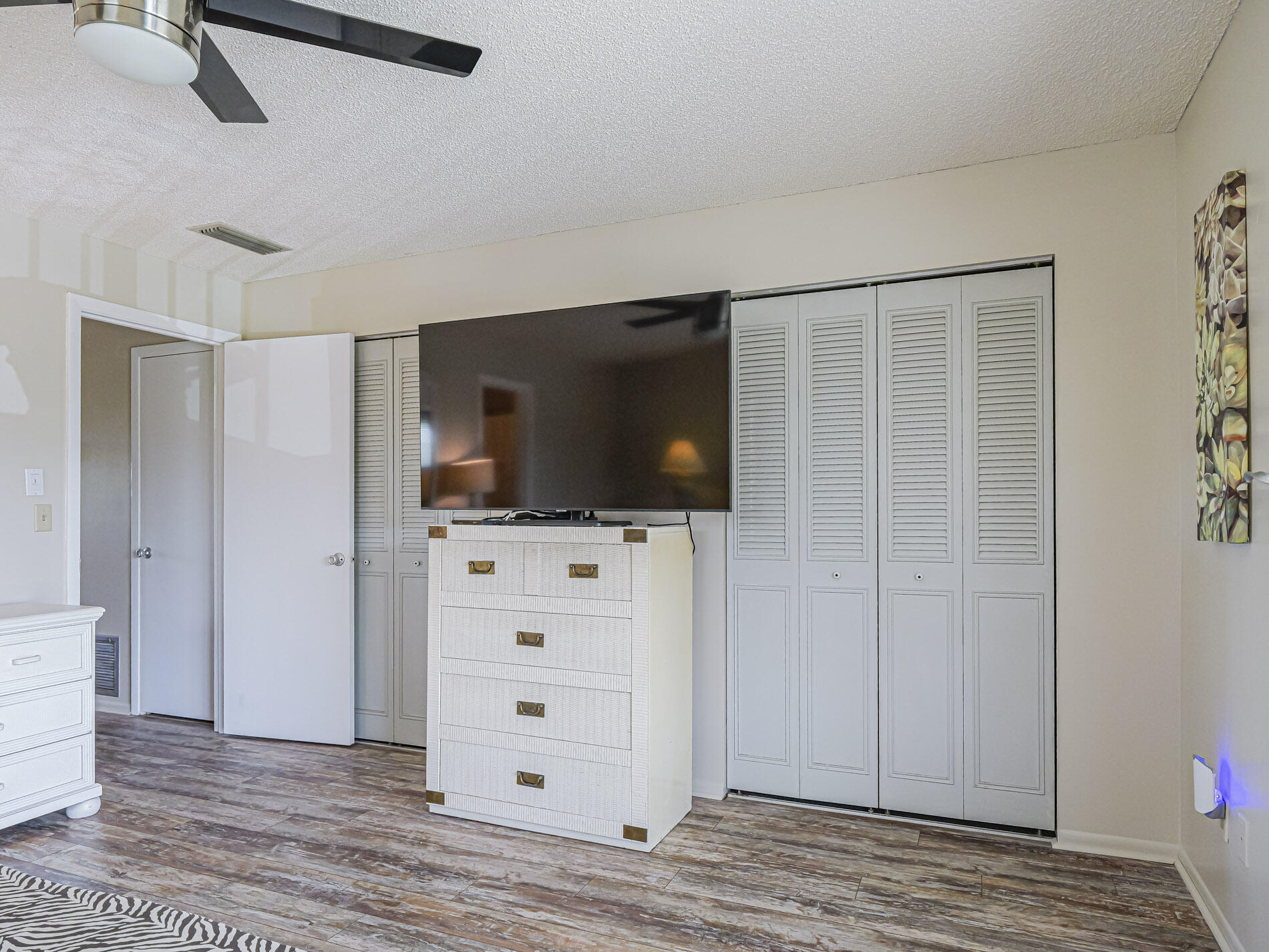 VISTA ROYALE PHASE IV BLDGS 83-111 - Residential Lease