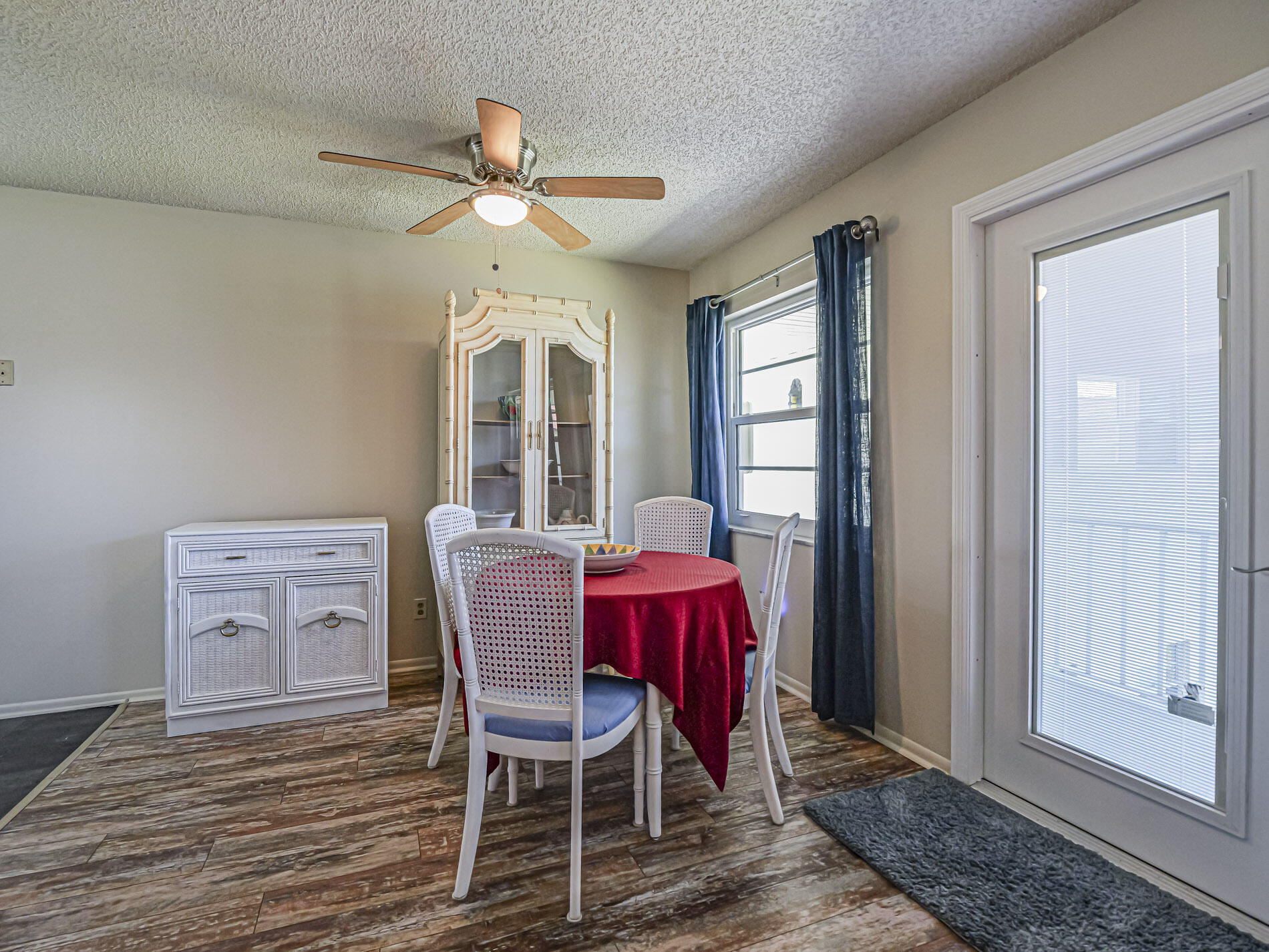 VISTA ROYALE PHASE IV BLDGS 83-111 - Residential Lease