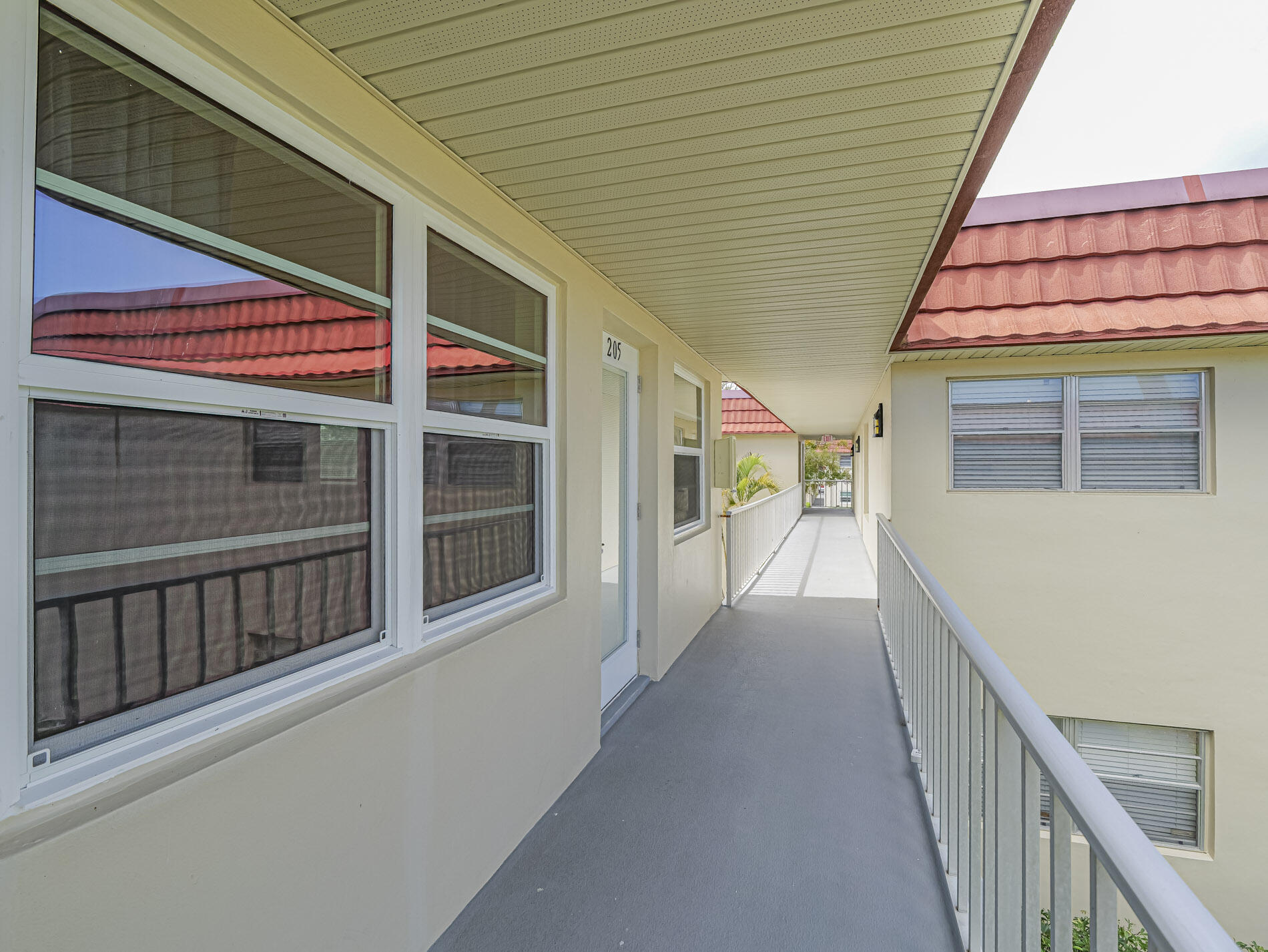 VISTA ROYALE PHASE IV BLDGS 83-111 - Residential Lease