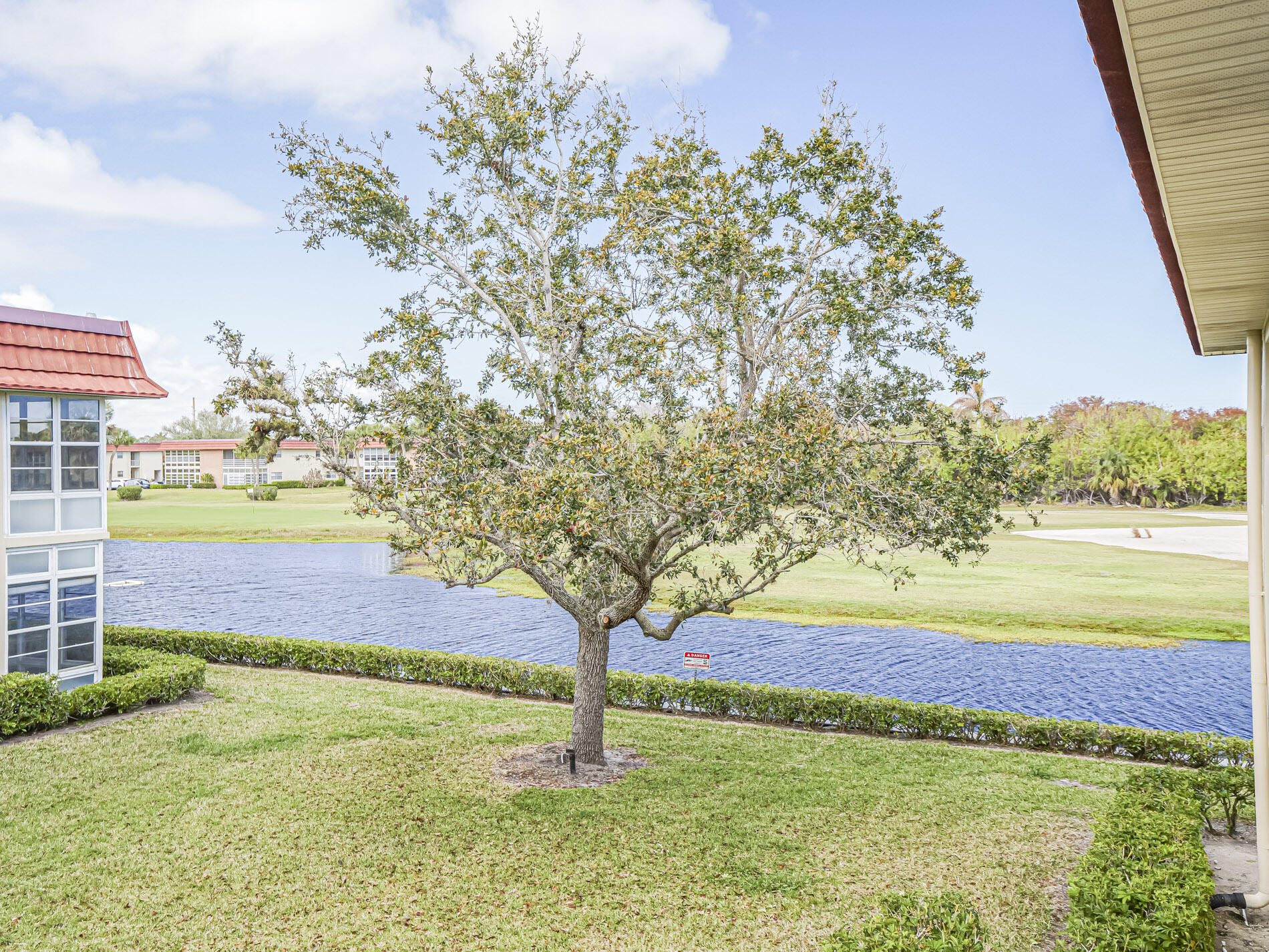 VISTA ROYALE PHASE IV BLDGS 83-111 - Residential Lease