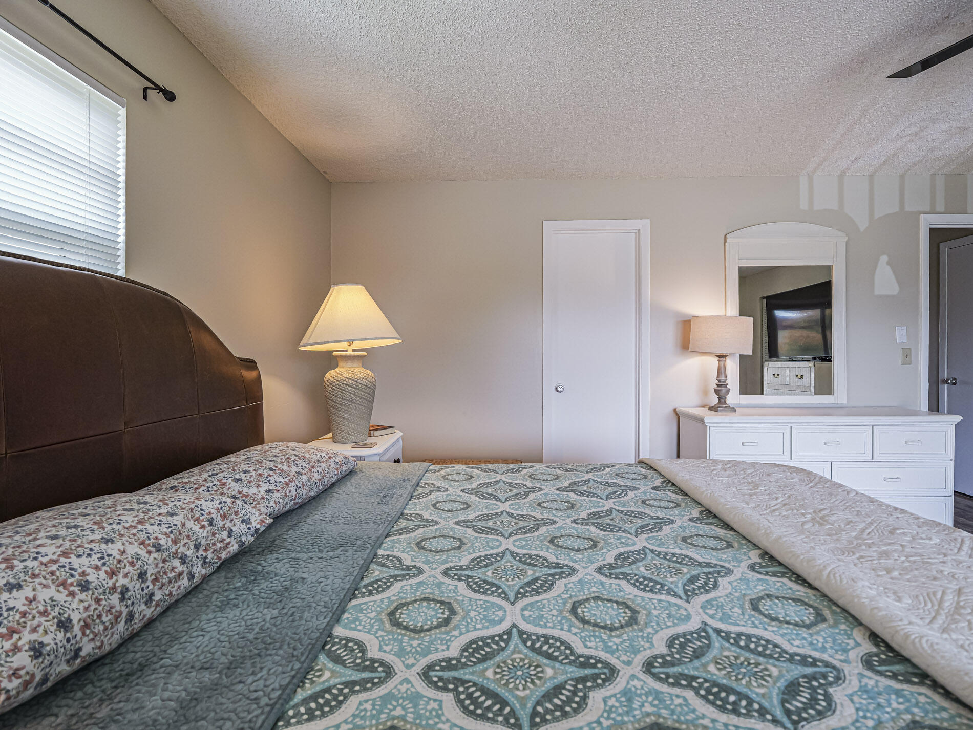 VISTA ROYALE PHASE IV BLDGS 83-111 - Residential Lease