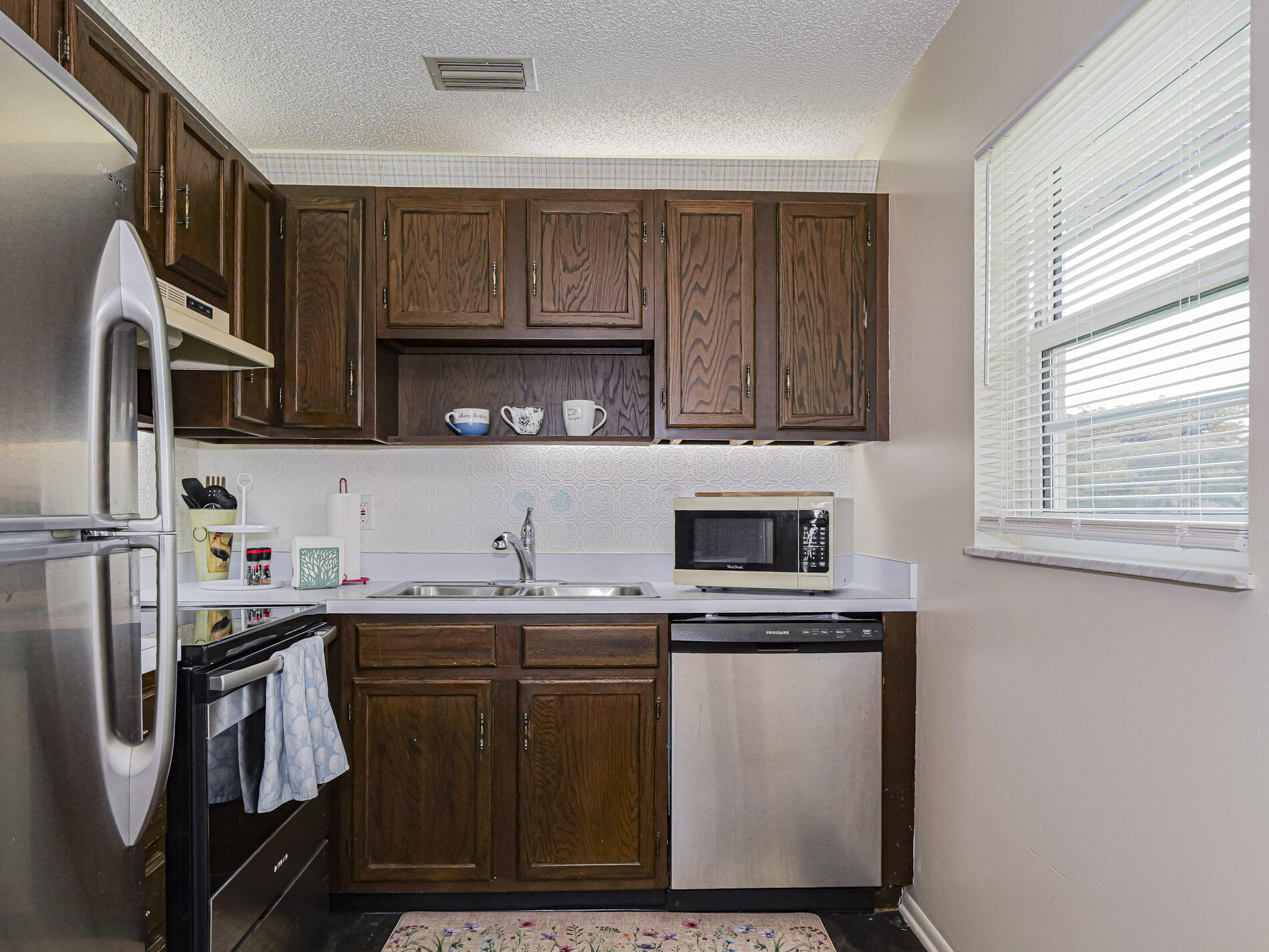 VISTA ROYALE PHASE IV BLDGS 83-111 - Residential Lease