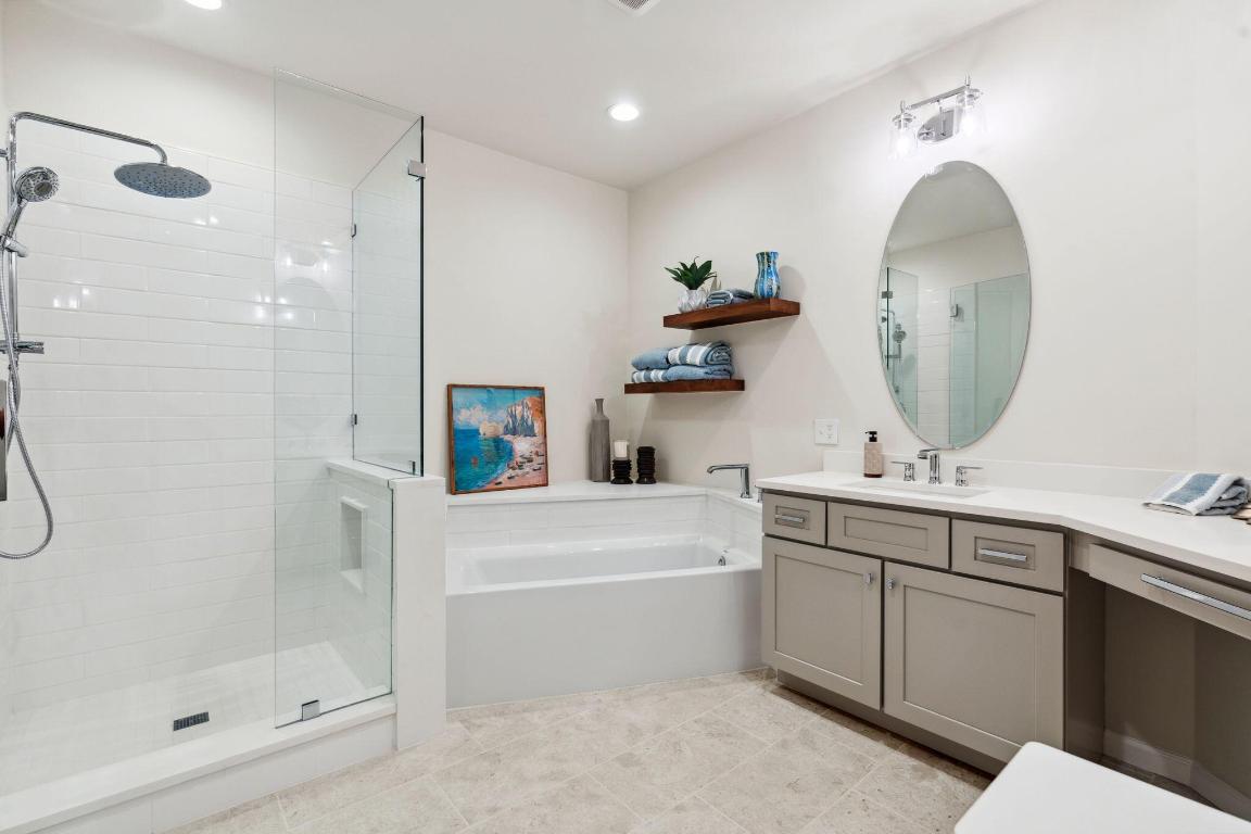 COACH HOUSES OF TOWN PLACE II CONDO - Residential