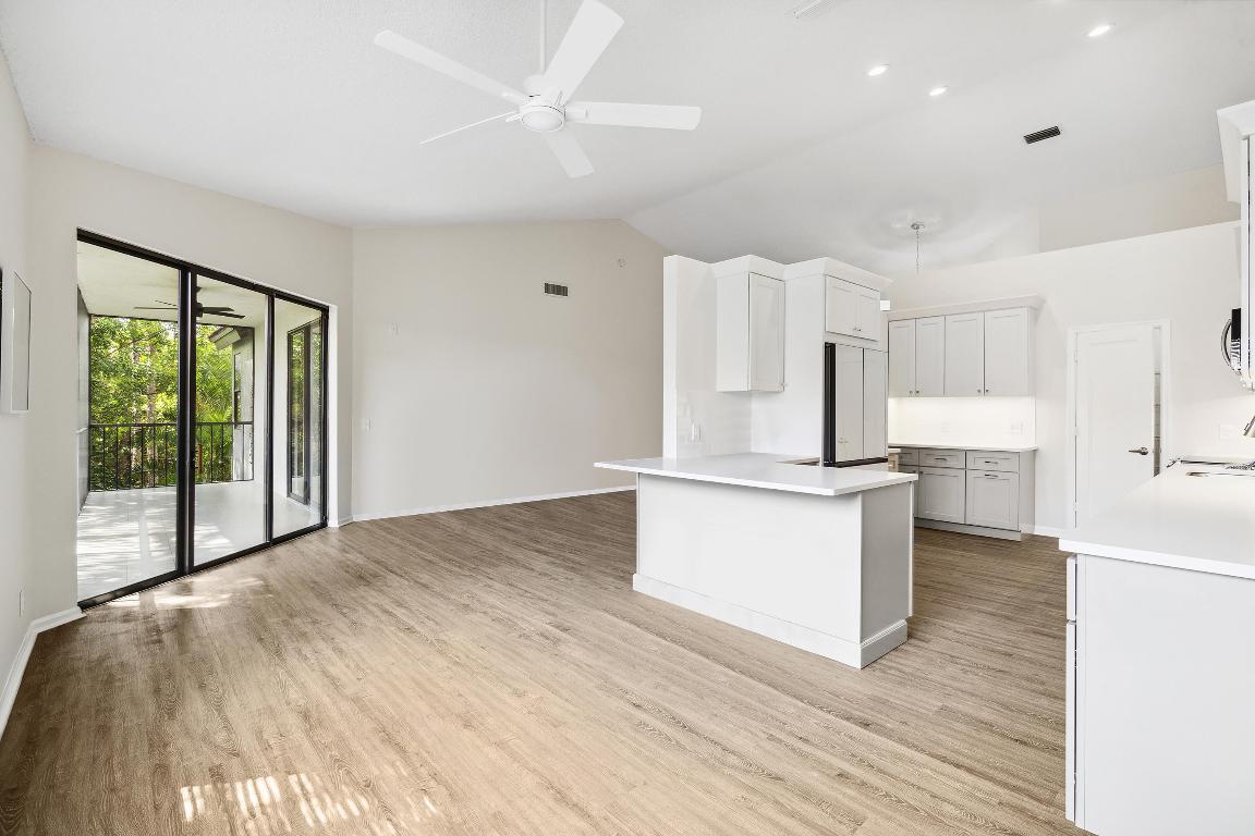 COACH HOUSES OF TOWN PLACE II CONDO - Residential