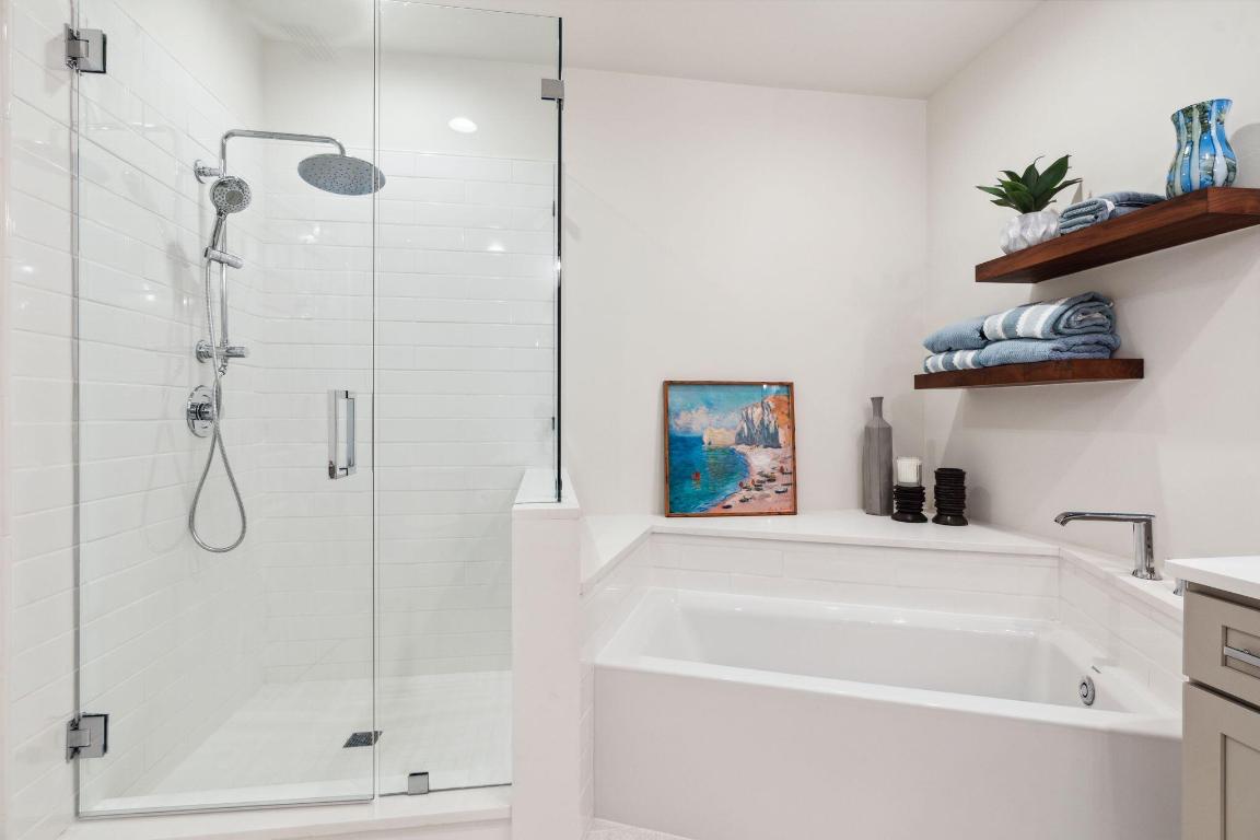 COACH HOUSES OF TOWN PLACE II CONDO - Residential